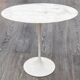 Guéridon rond en marbre aluminium et Rilsan blanc Eero Saarinen (1910-1961), Edition Knoll :