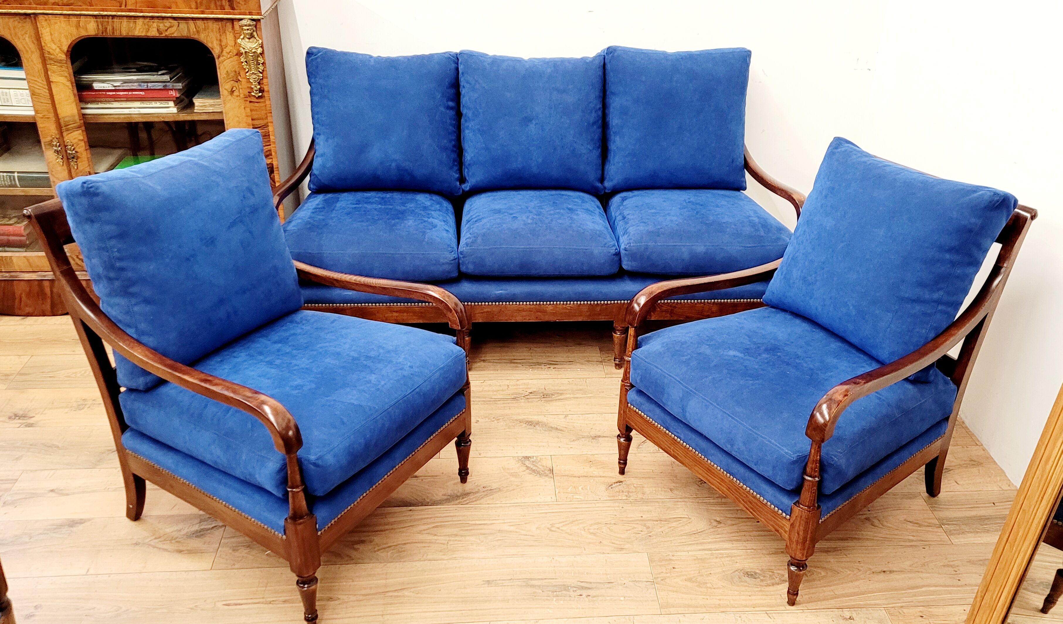 Living room sofa three places and two armchairs