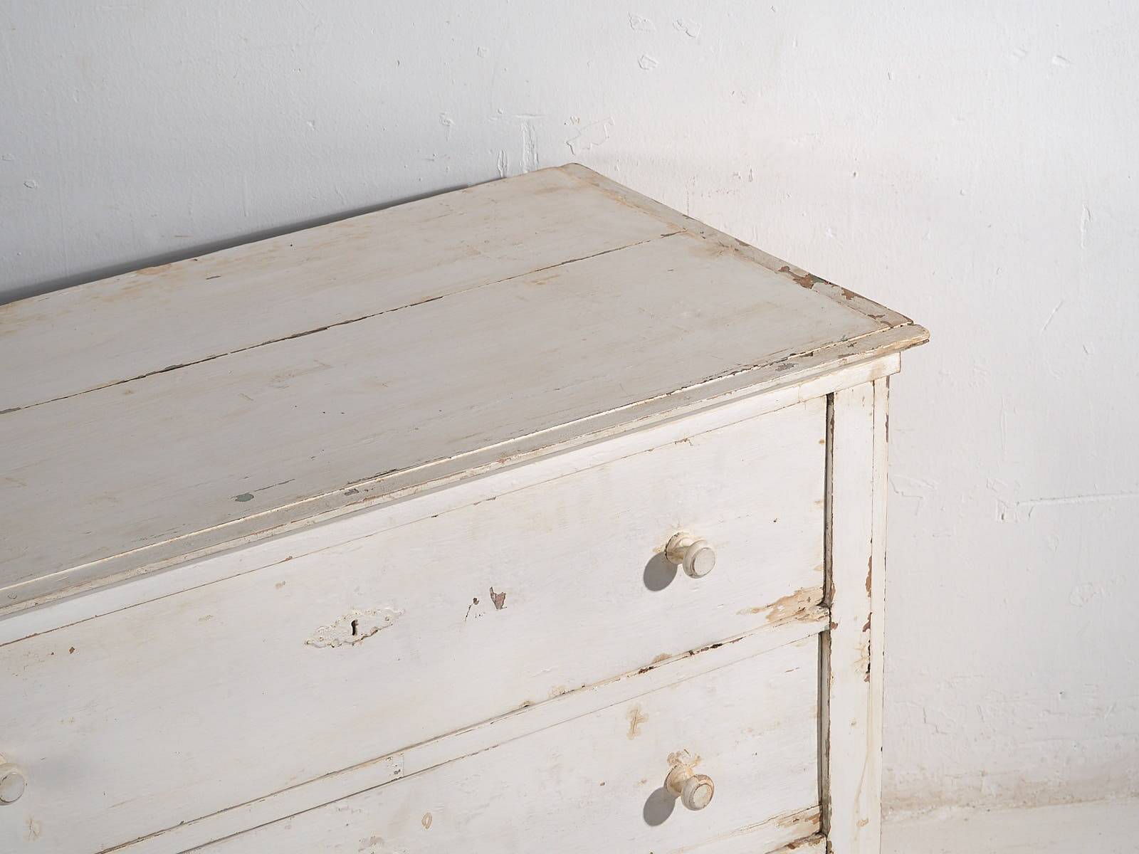 Antique white chest of drawers (c.1920)
