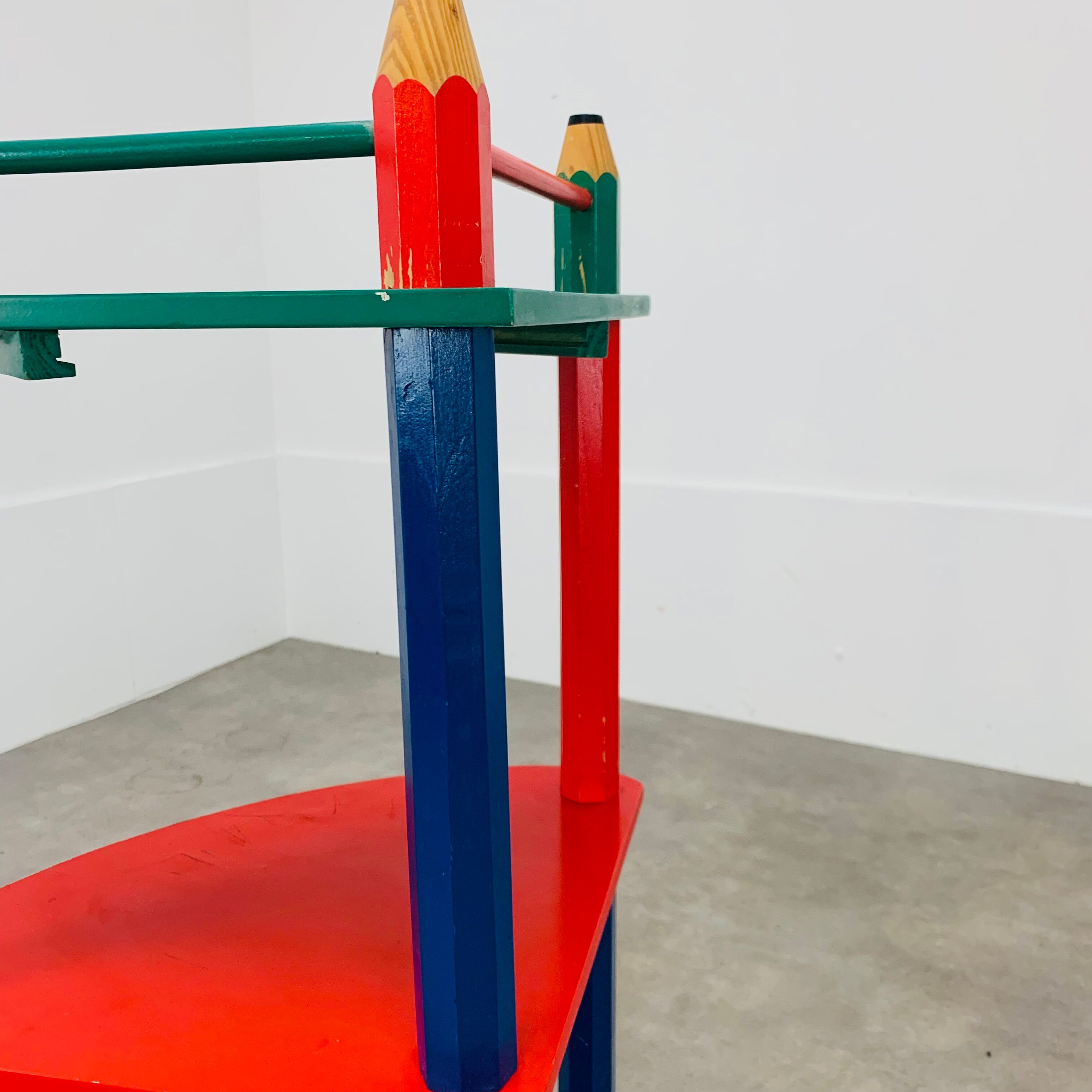 Corner shelf pencils Pierre Sala for children