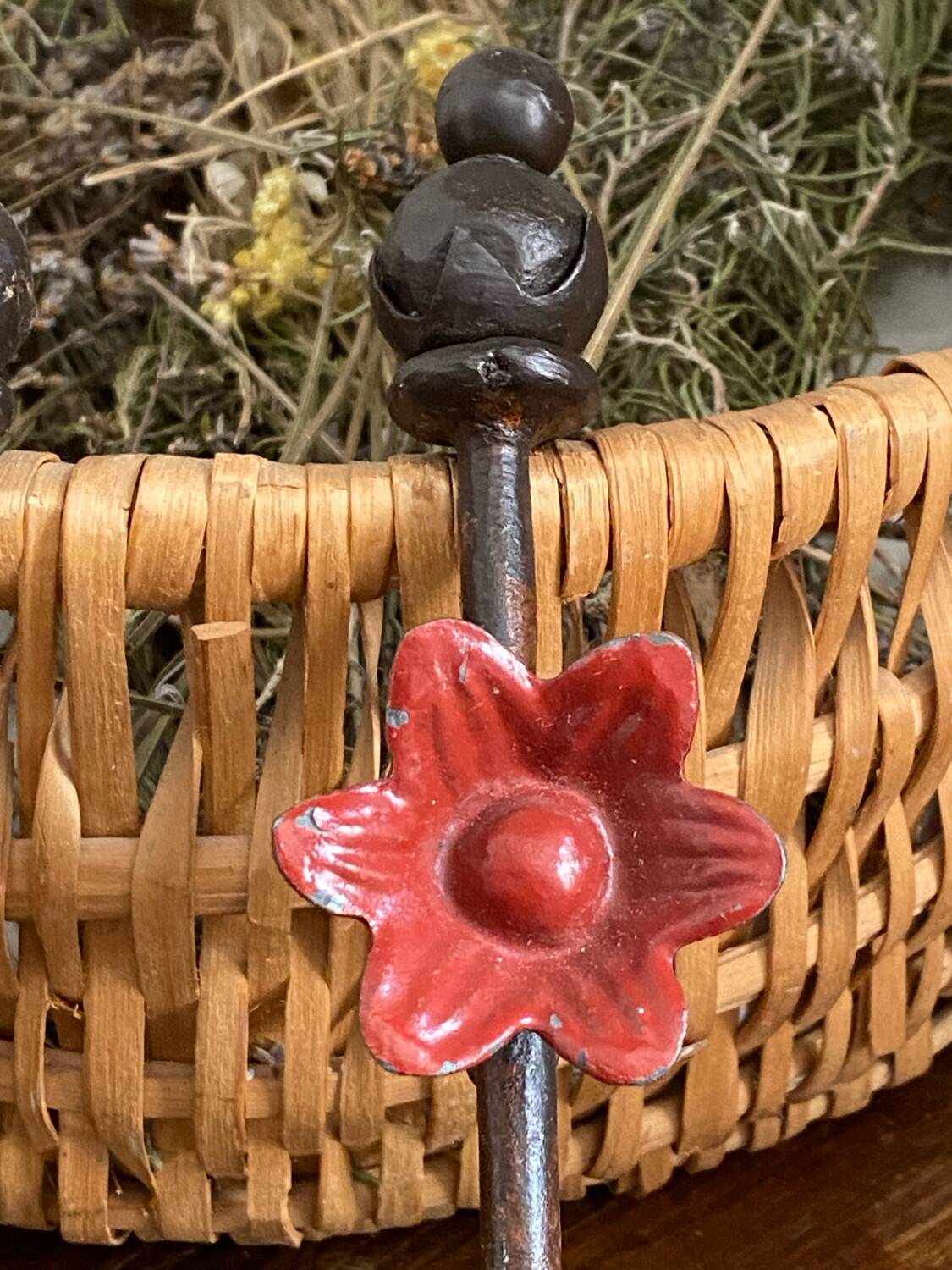 Pair of wall hooks in cast iron