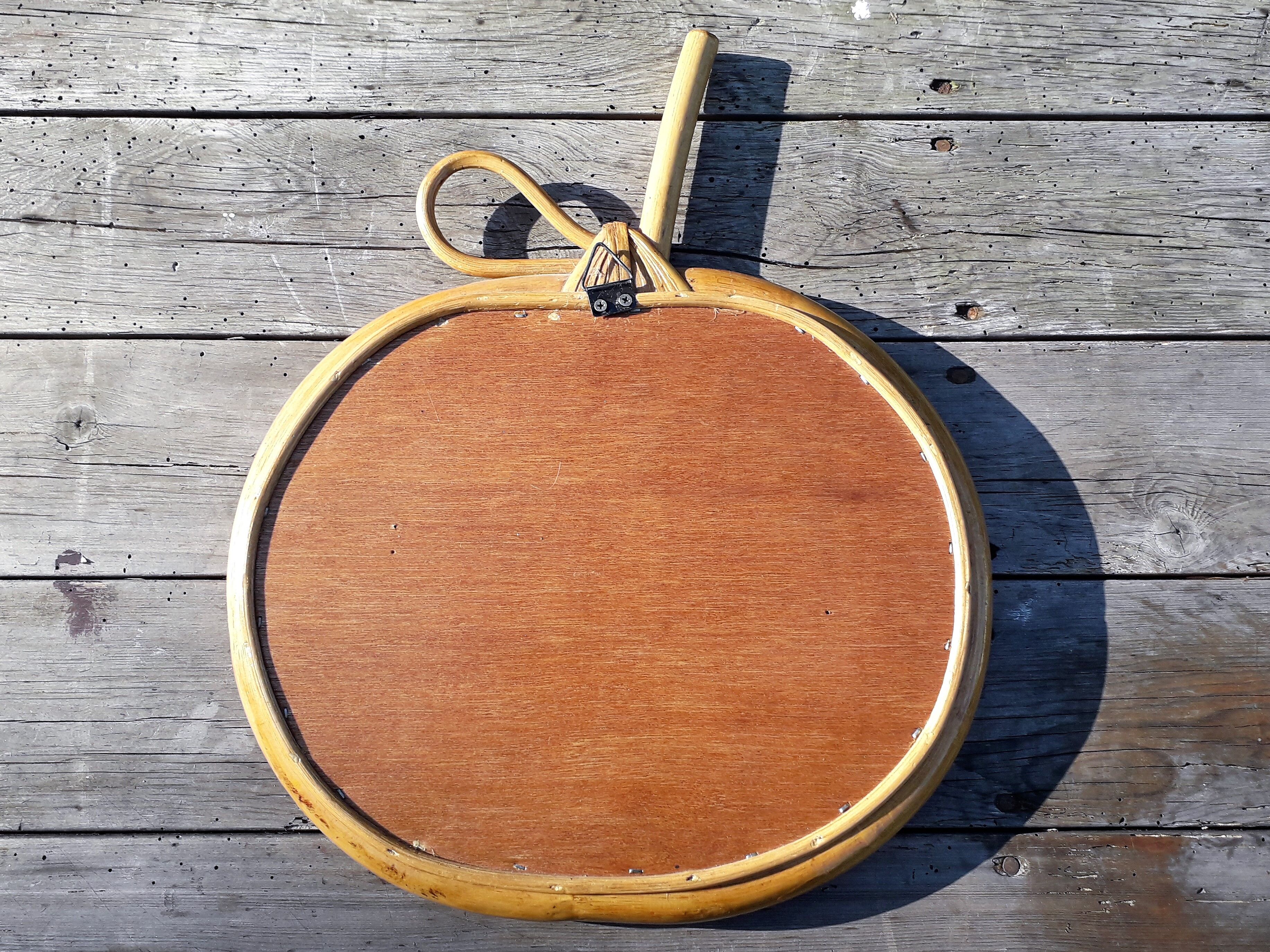 Rattan apple mirror 32 x 38 cm