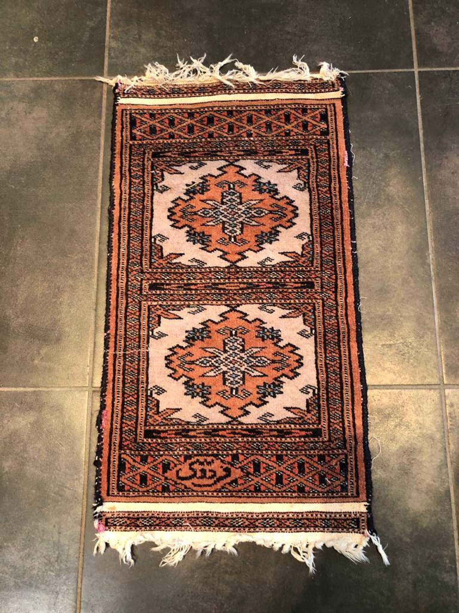 Handmade Pakistani rug
