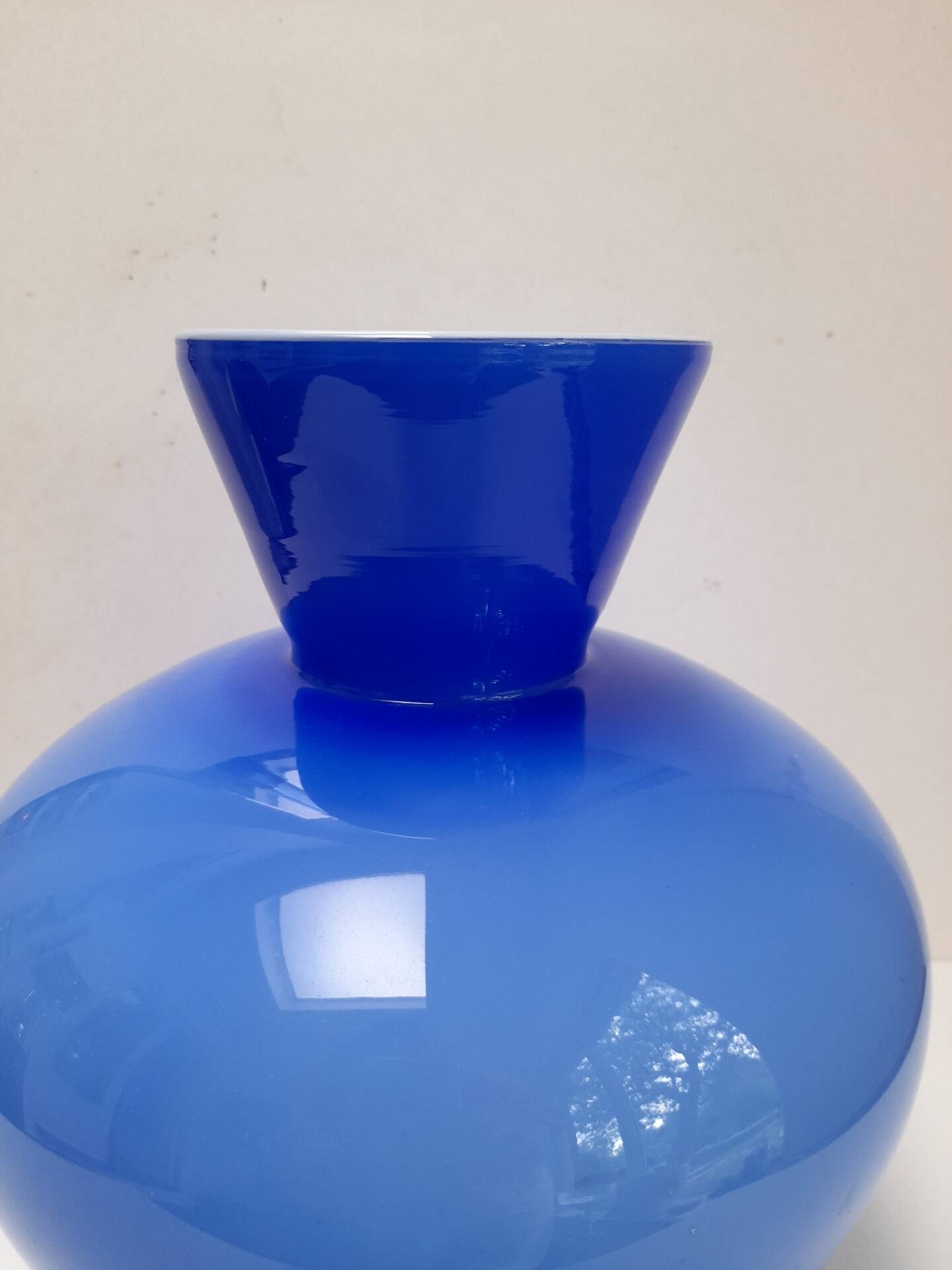 Large Italian vase in blue opaline.