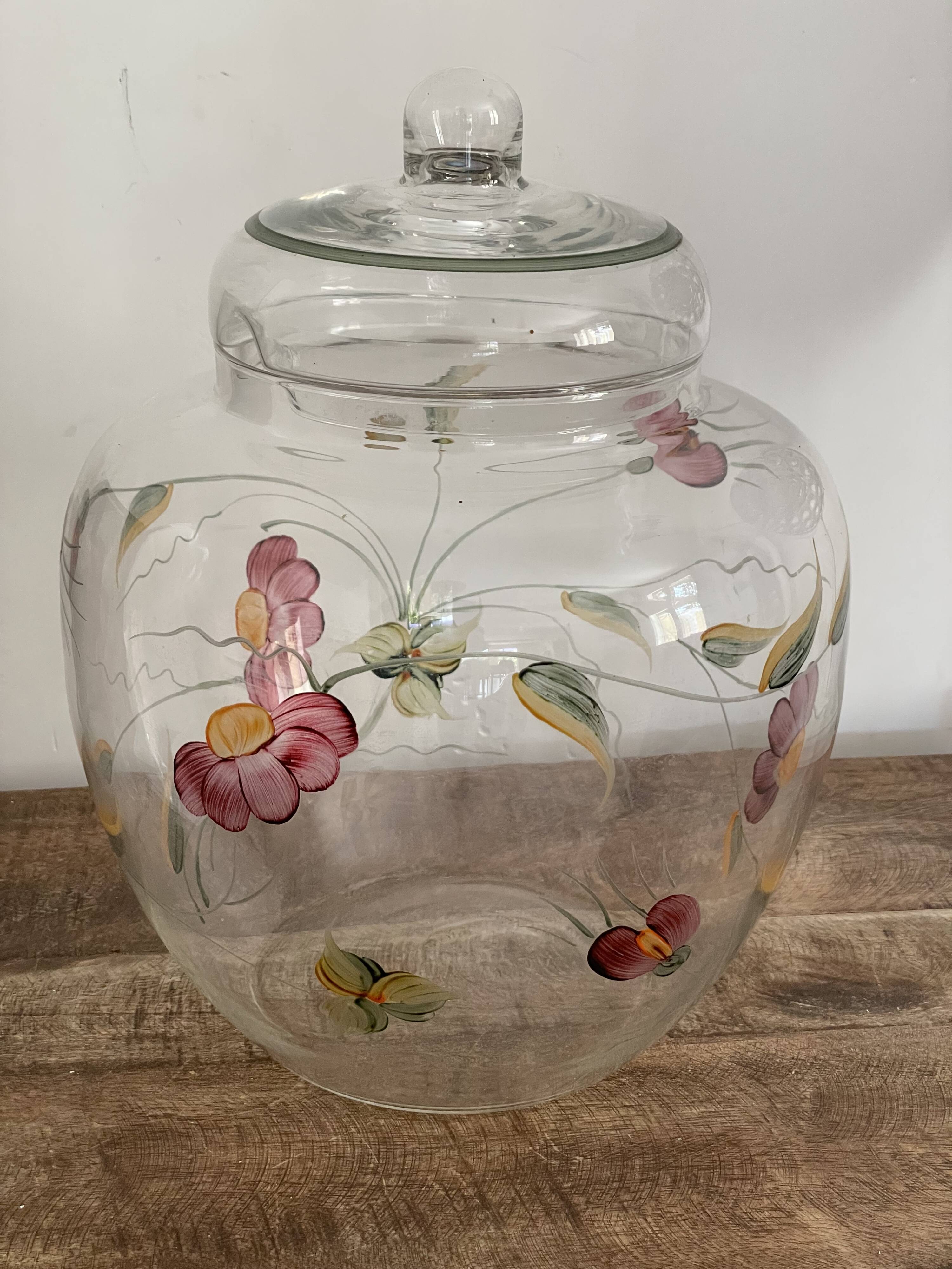 Large crystal jar with floral decoration