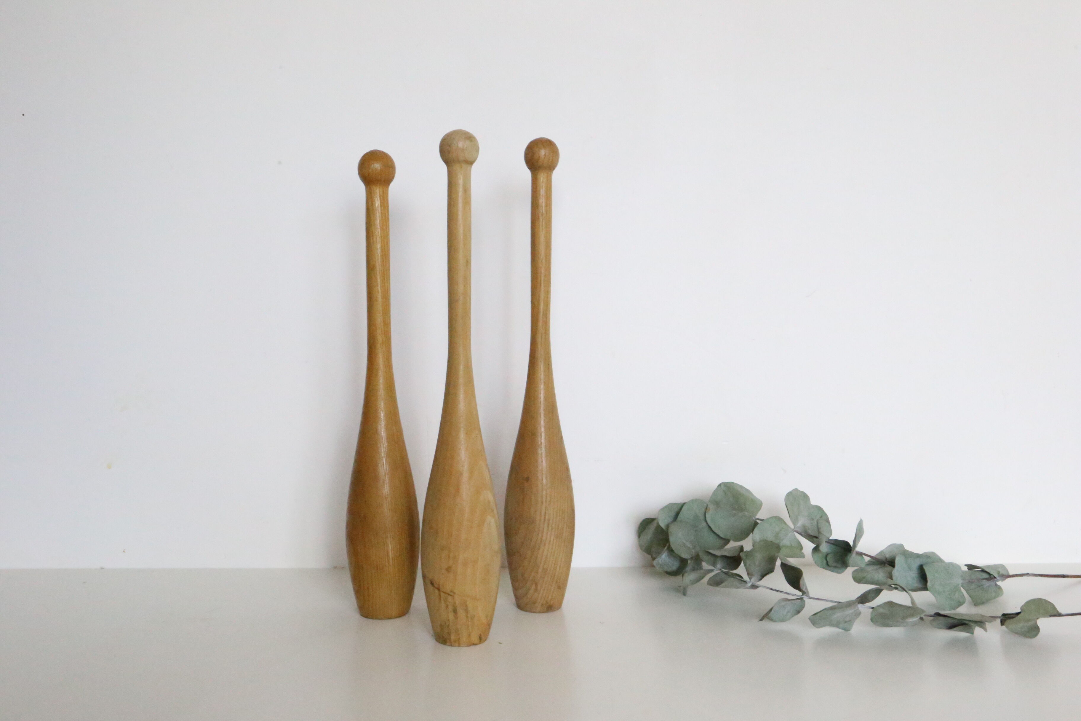 Set of 3 vintage juggling pins, beech wood, vintage