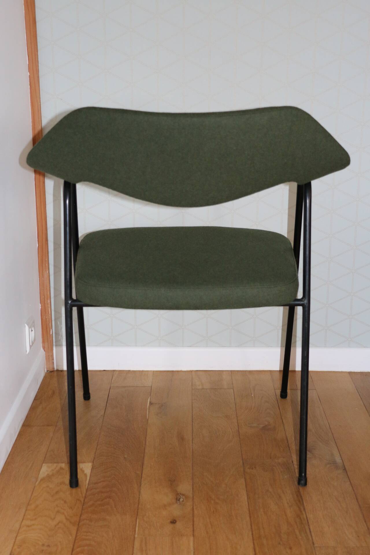 Robin Day Airborne 675 Armchair