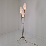 Lampadaire trépied en verre opalin et laiton, Italie, années 1950