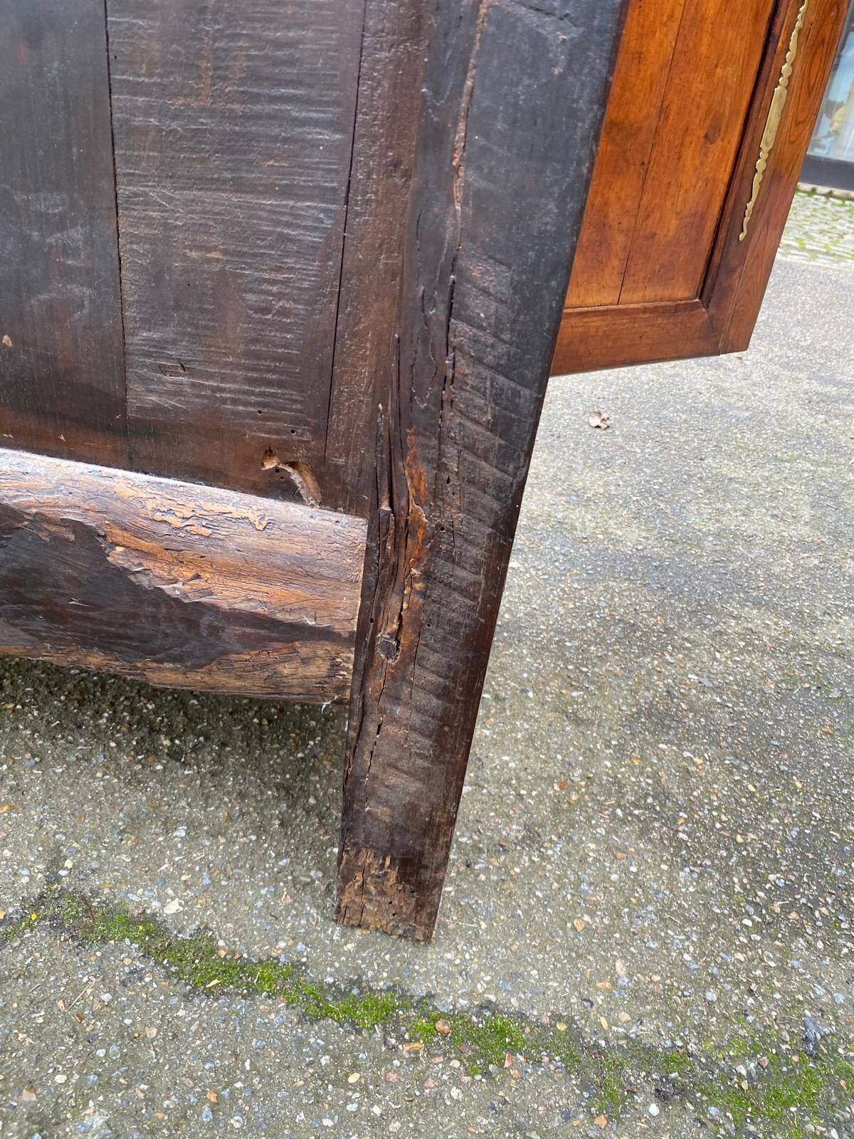 Louis XV buffet in solid wood from the 18th century, 120cm.