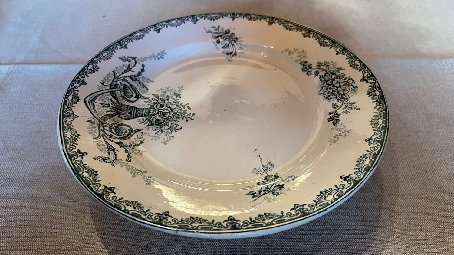 Iron earth stand cup