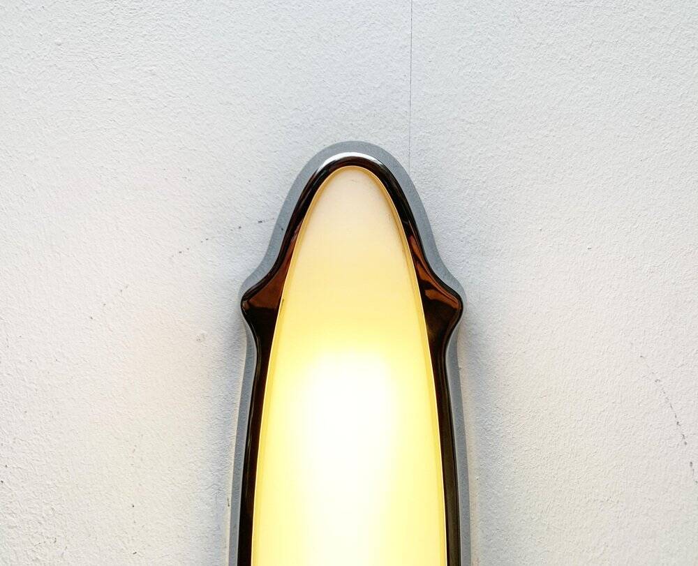 Geco wall light for indoor and outdoor use, postmodern Italian design by Luciano Pagani and Angelo Perversi for Arteluce, 1990s.