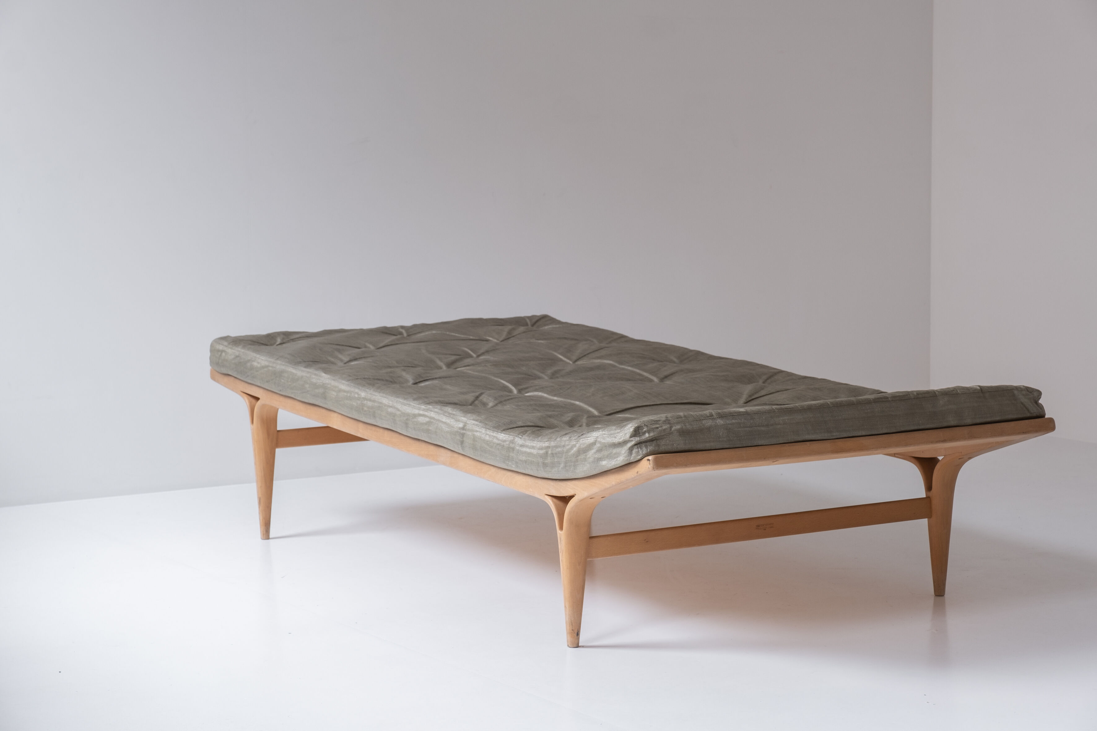 'Berlin' daybed designed by Bruno Mathsson for Firma Karl Mathsson, Sweden 1969.
