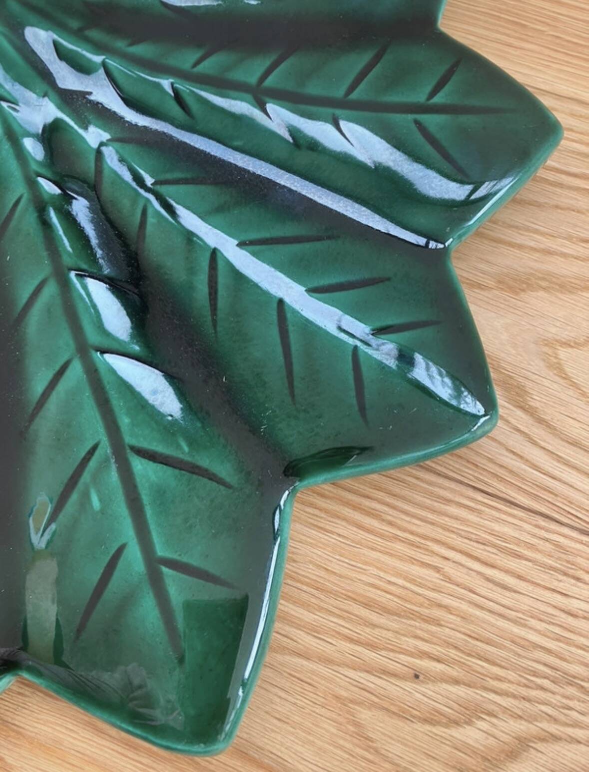 Green leaf service platter Vallauris style