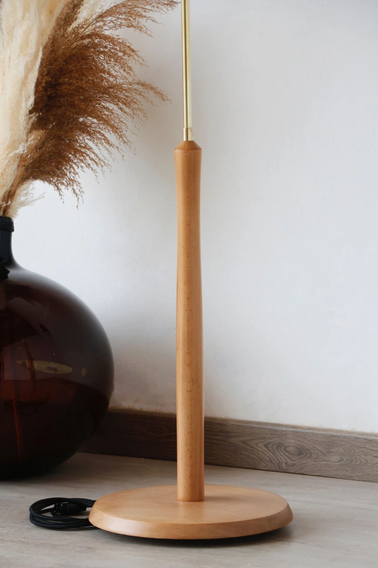Vintage floor lamp from the 1960s in solid beech.