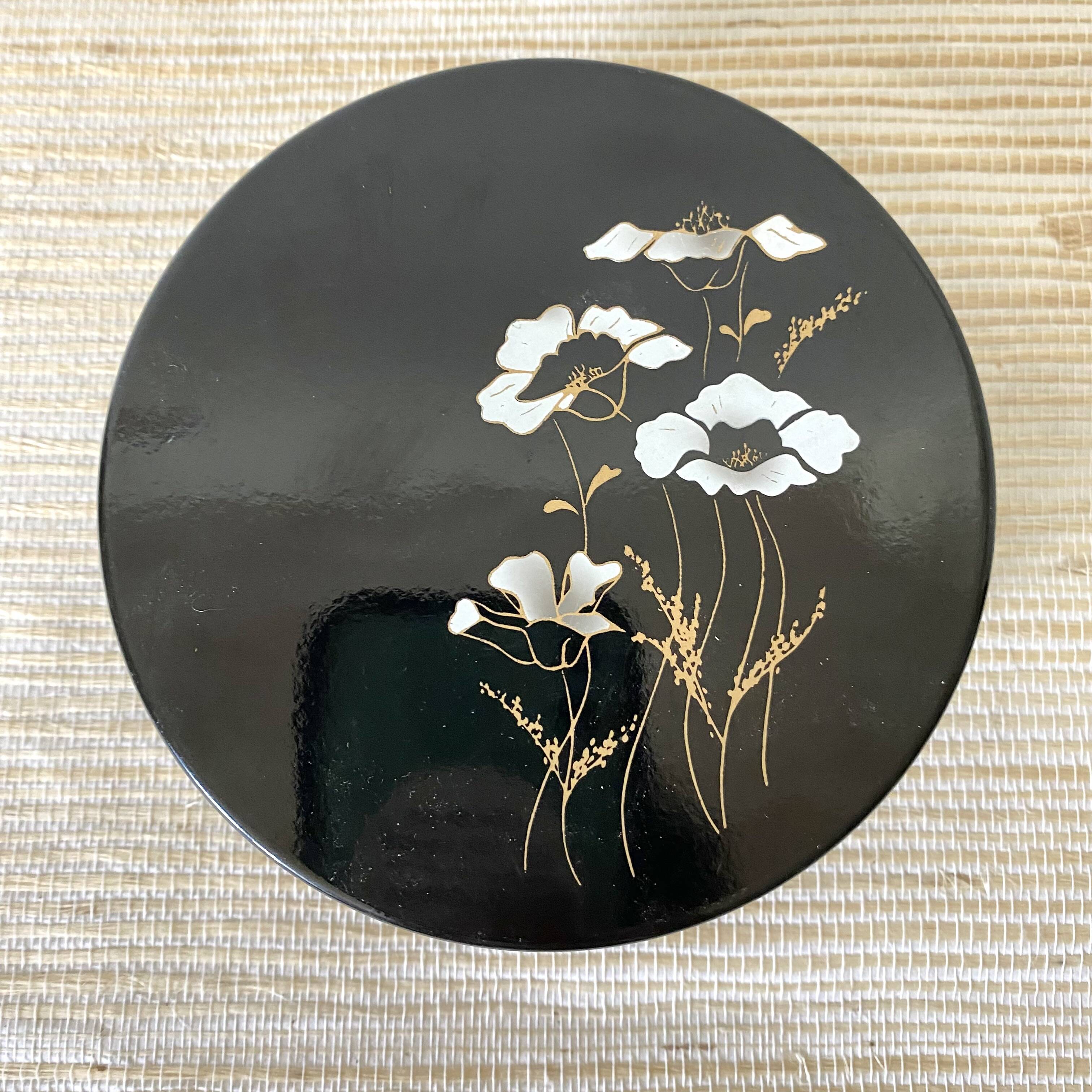 Dessous de verre fleuris en bois laqué