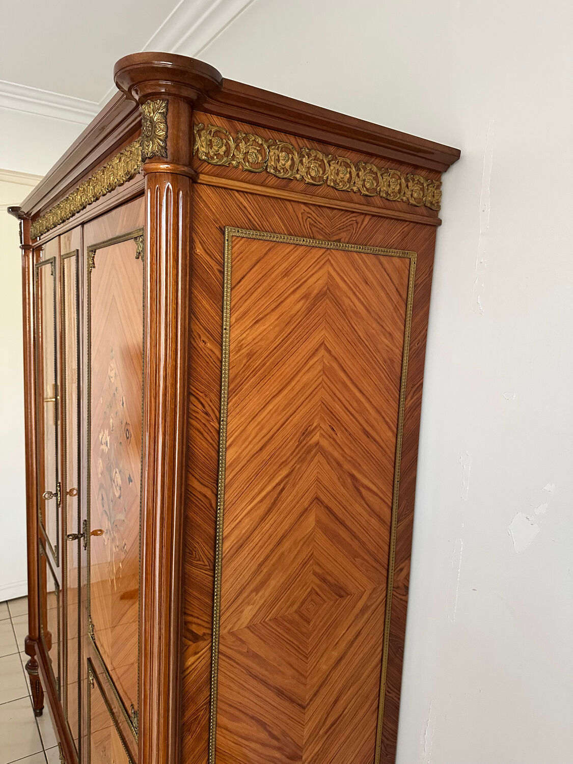 Louis XVI style wardrobe – Marquetry & bronzes