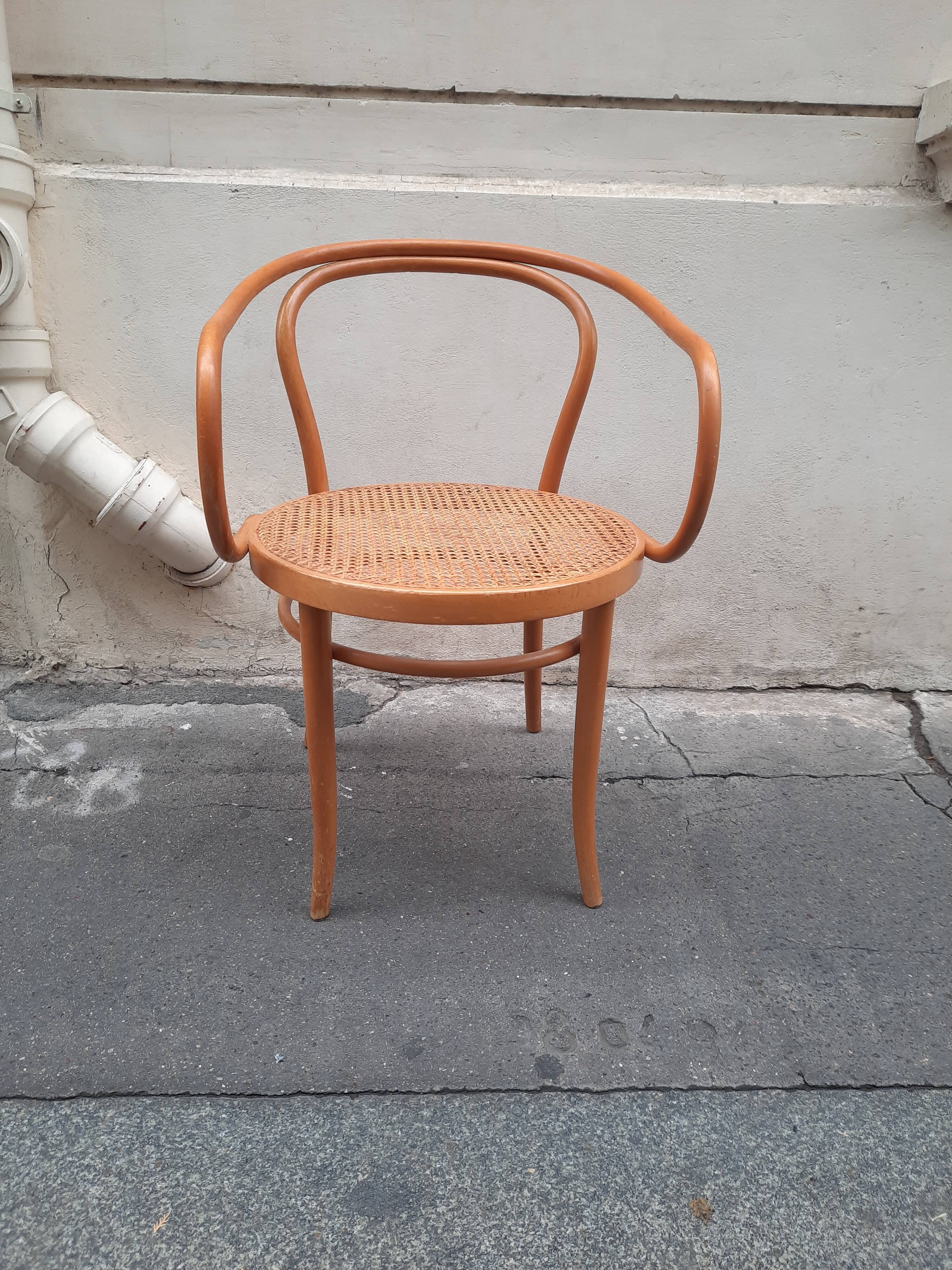 Chair Thonet says Le Corbusier