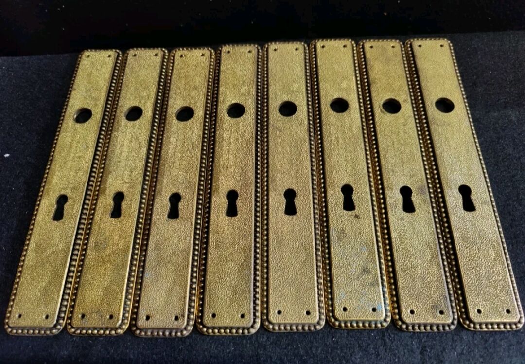 Set of 8 old cleanliness plate beaded decoration in gilded bronze or brass