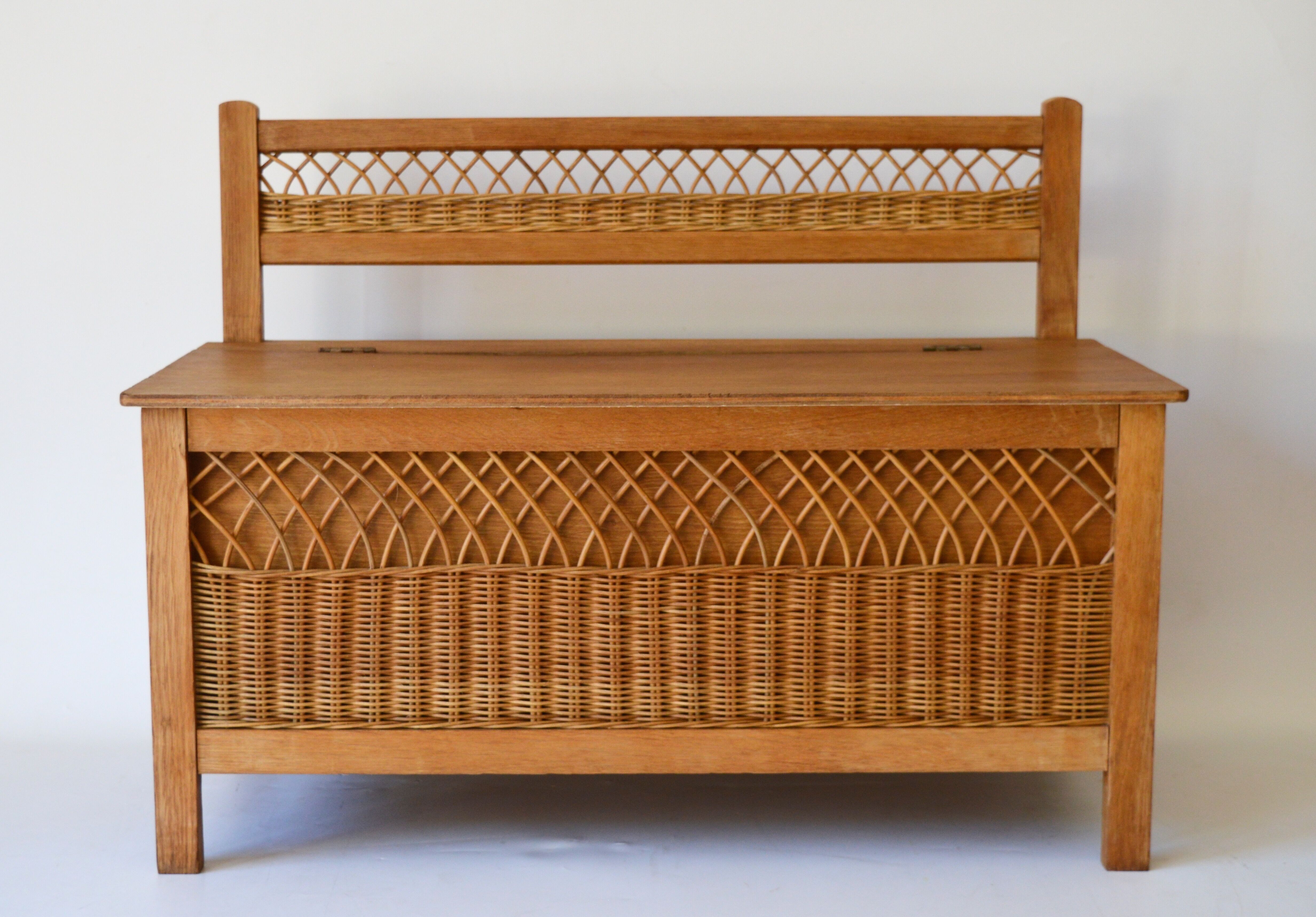 Rattan chest bench