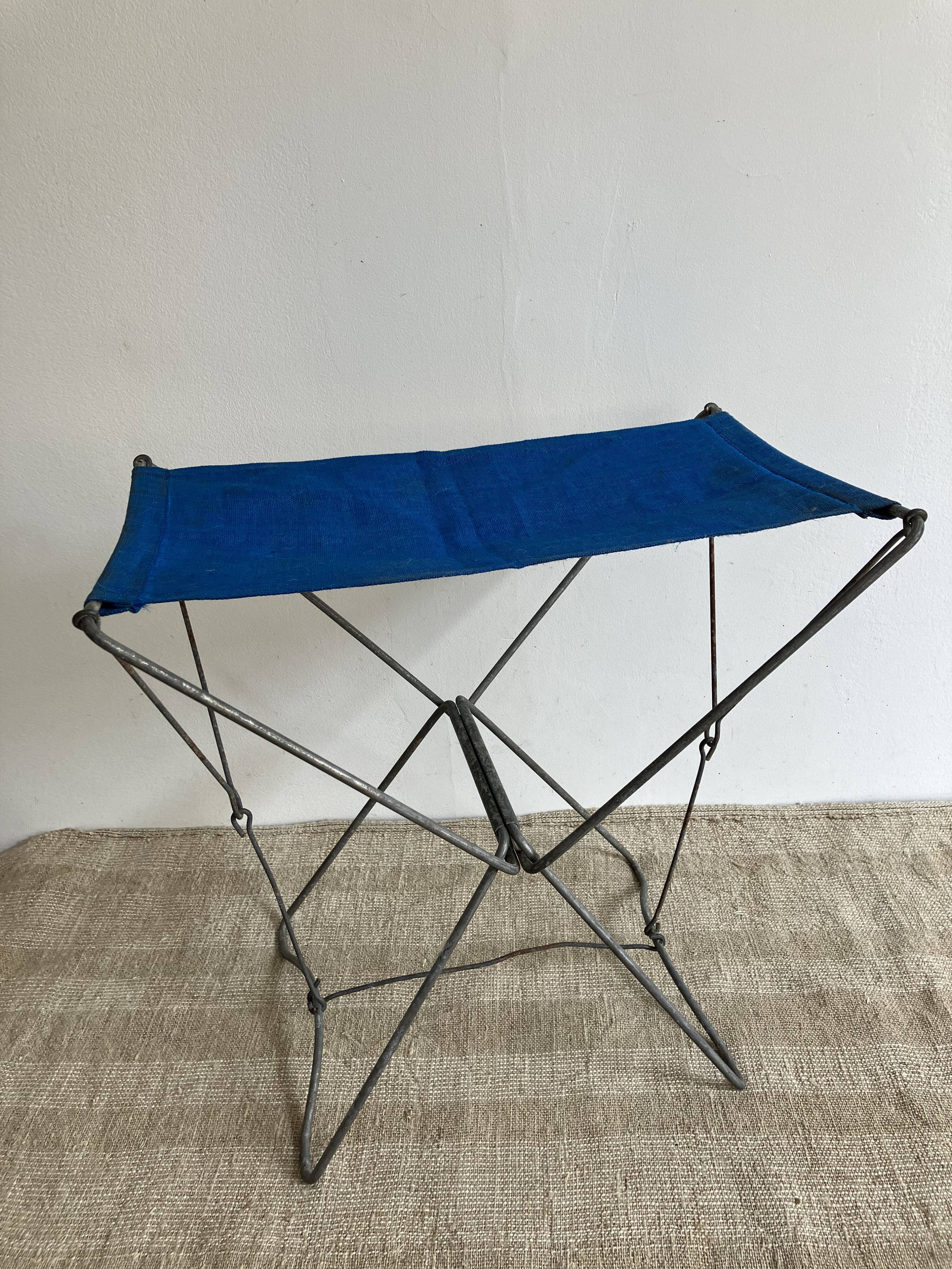 Folding beach stool - Large blue model