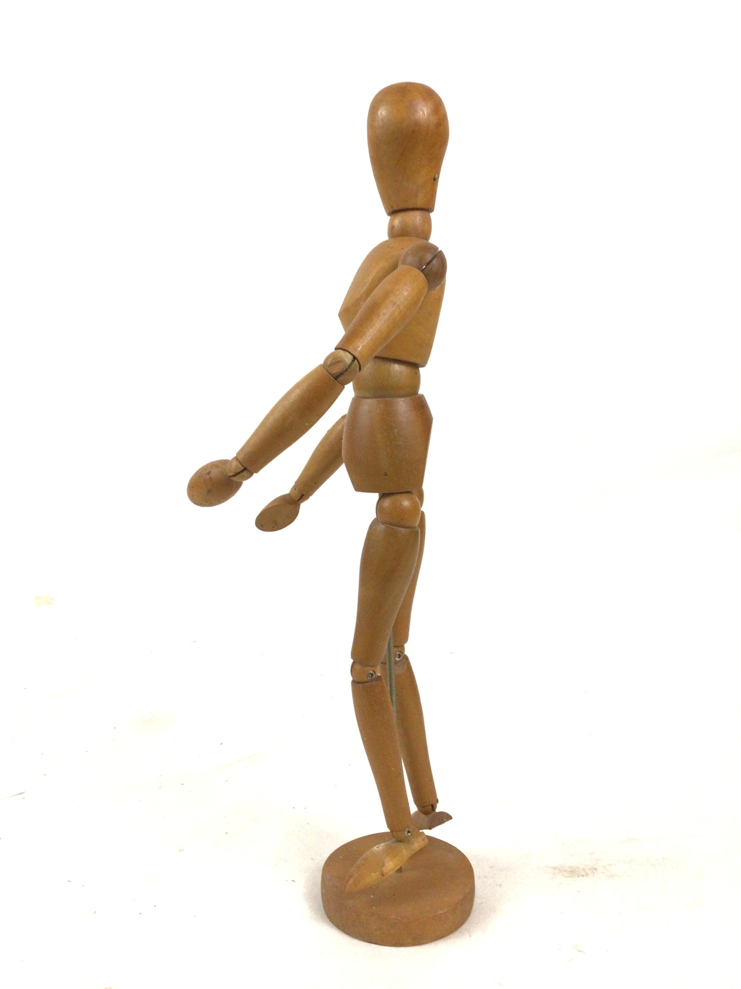 Articulated wooden mannequin