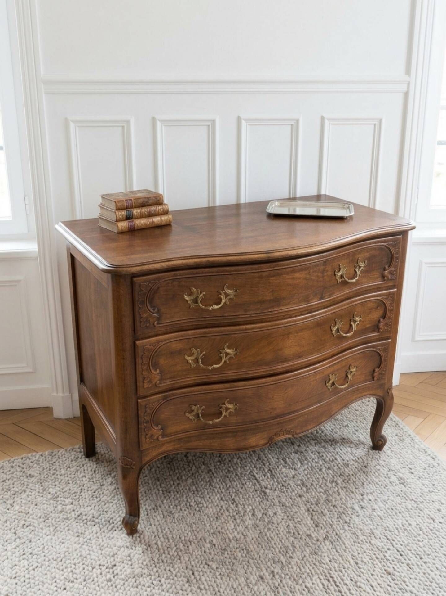 Curved Louis XV style commode in solid wood – 3 drawers