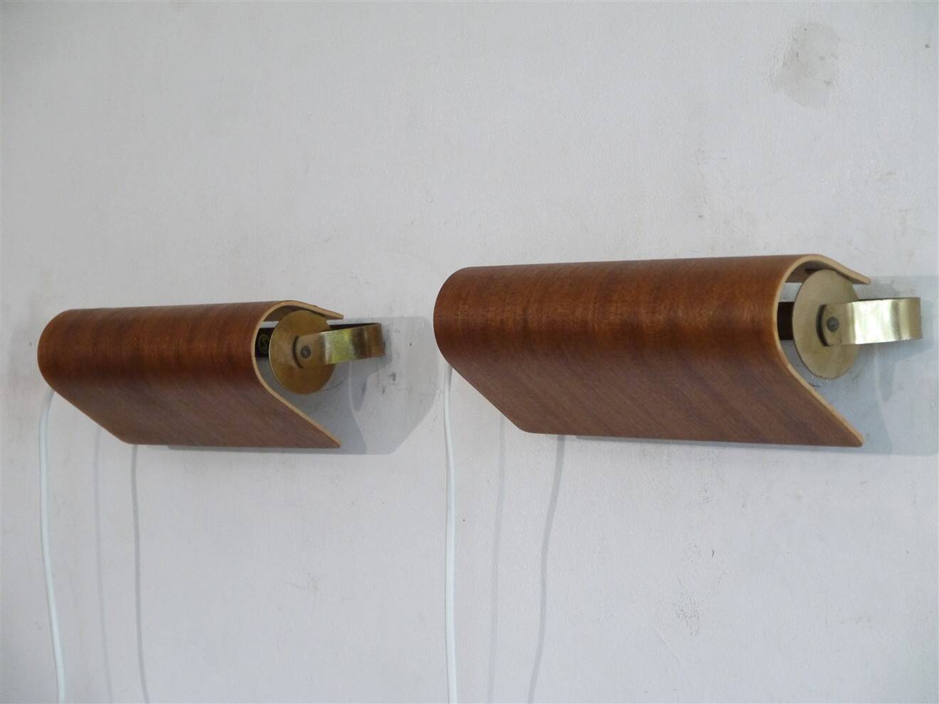 Pair of Scandinavian wall lights in teak from the 1960s.