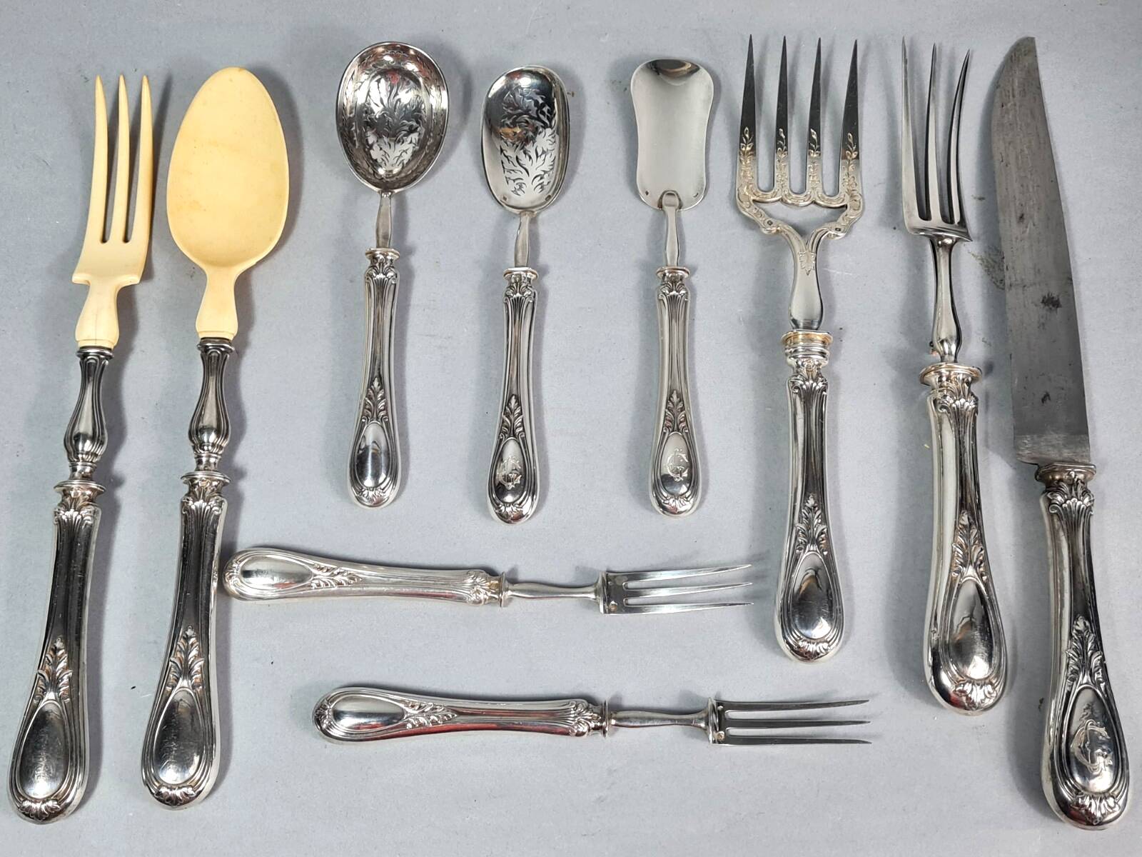 10 silver serving cutlery, Minerva hallmark + rosewood case, 19th century. C730