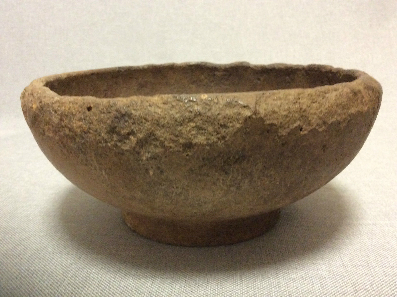 Ceramic bowl trace of luster