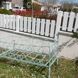 Wrought iron bed and his Swan-neck