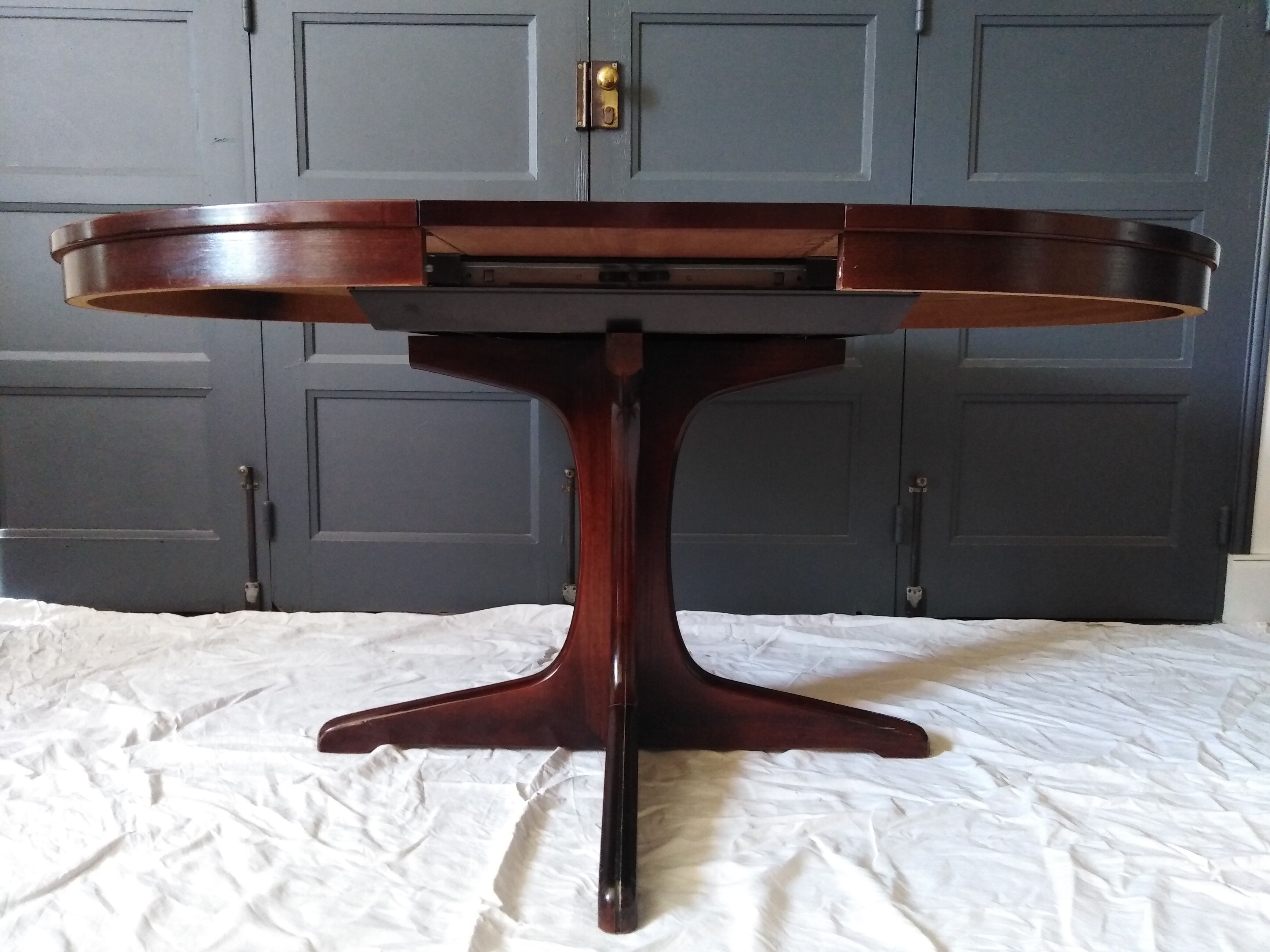 Baumann extended round table