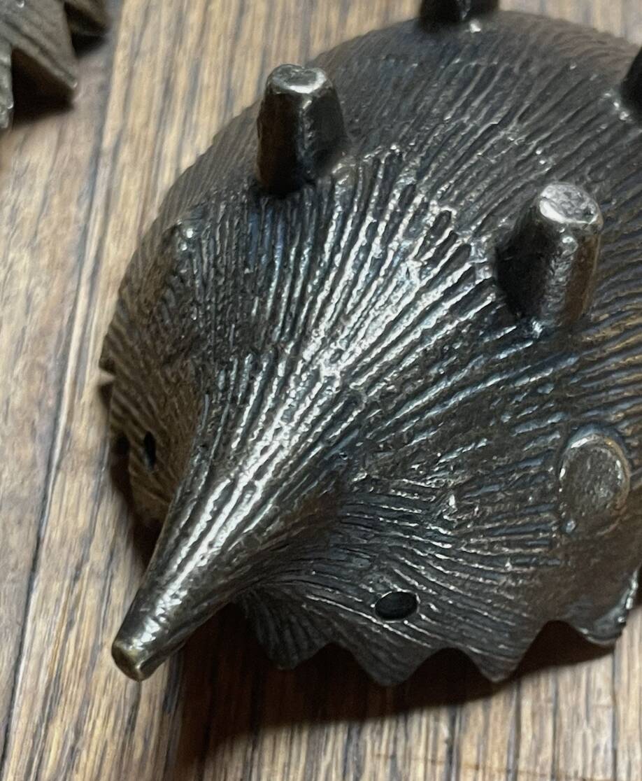 Walter Bosse / Herta Baller — Patinated brass - 4 nesting hedgehogs - 195