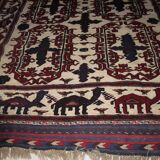 Ancien tapis d'orient. 280 x 178 cm.