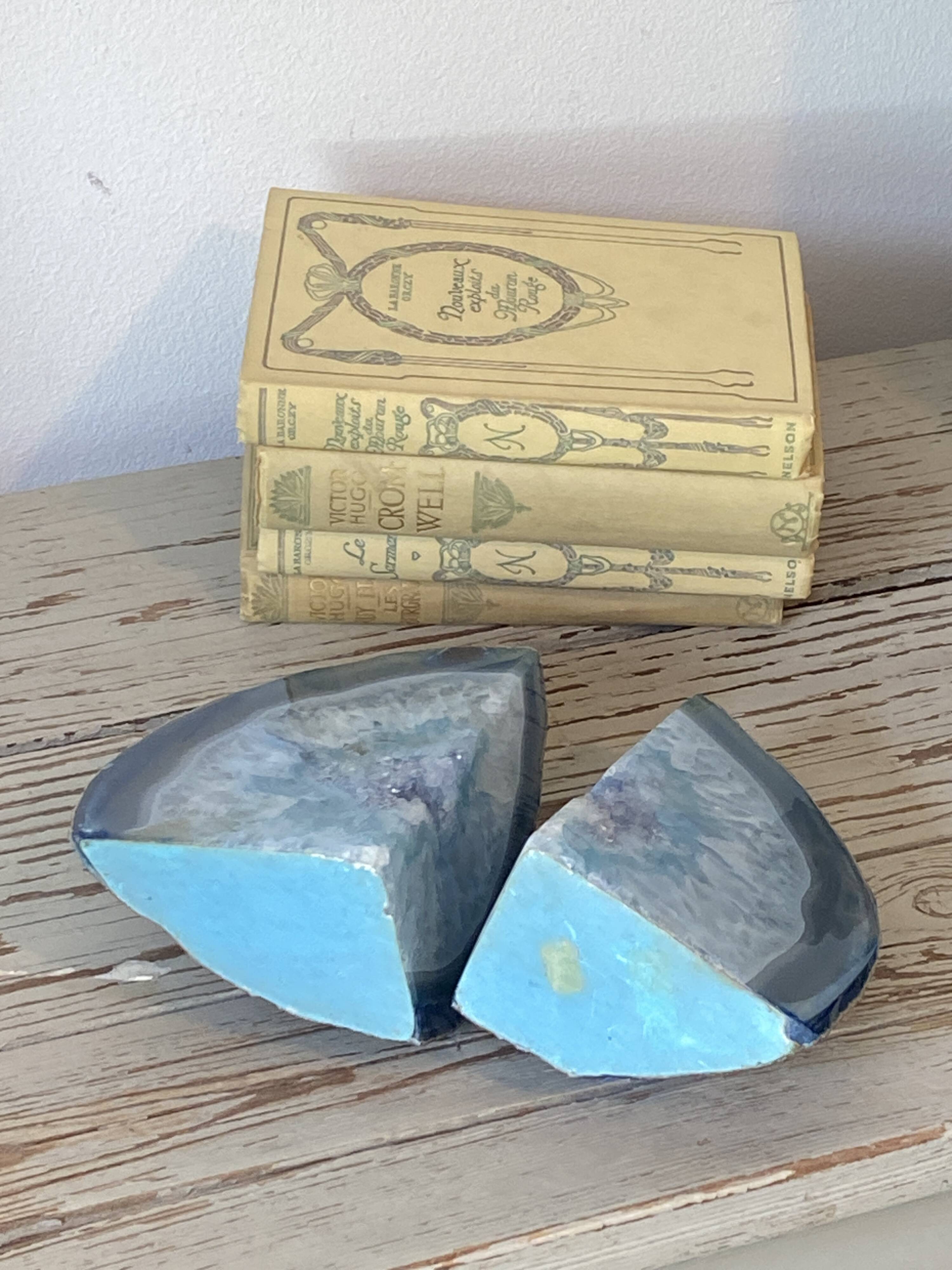 Serre-livre, géode, agate bleue