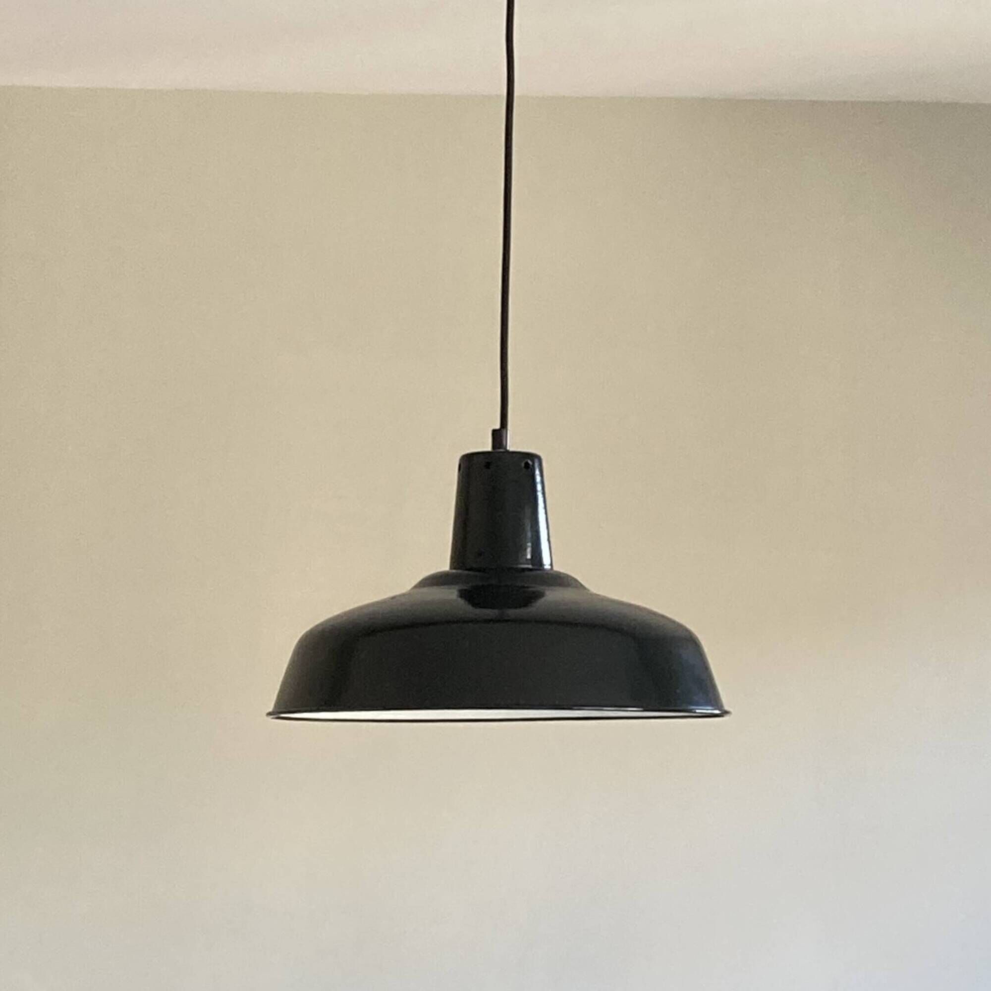 Old pendant lamp black enameled sheet metal industrial garage workshop vintage LAMP-7122