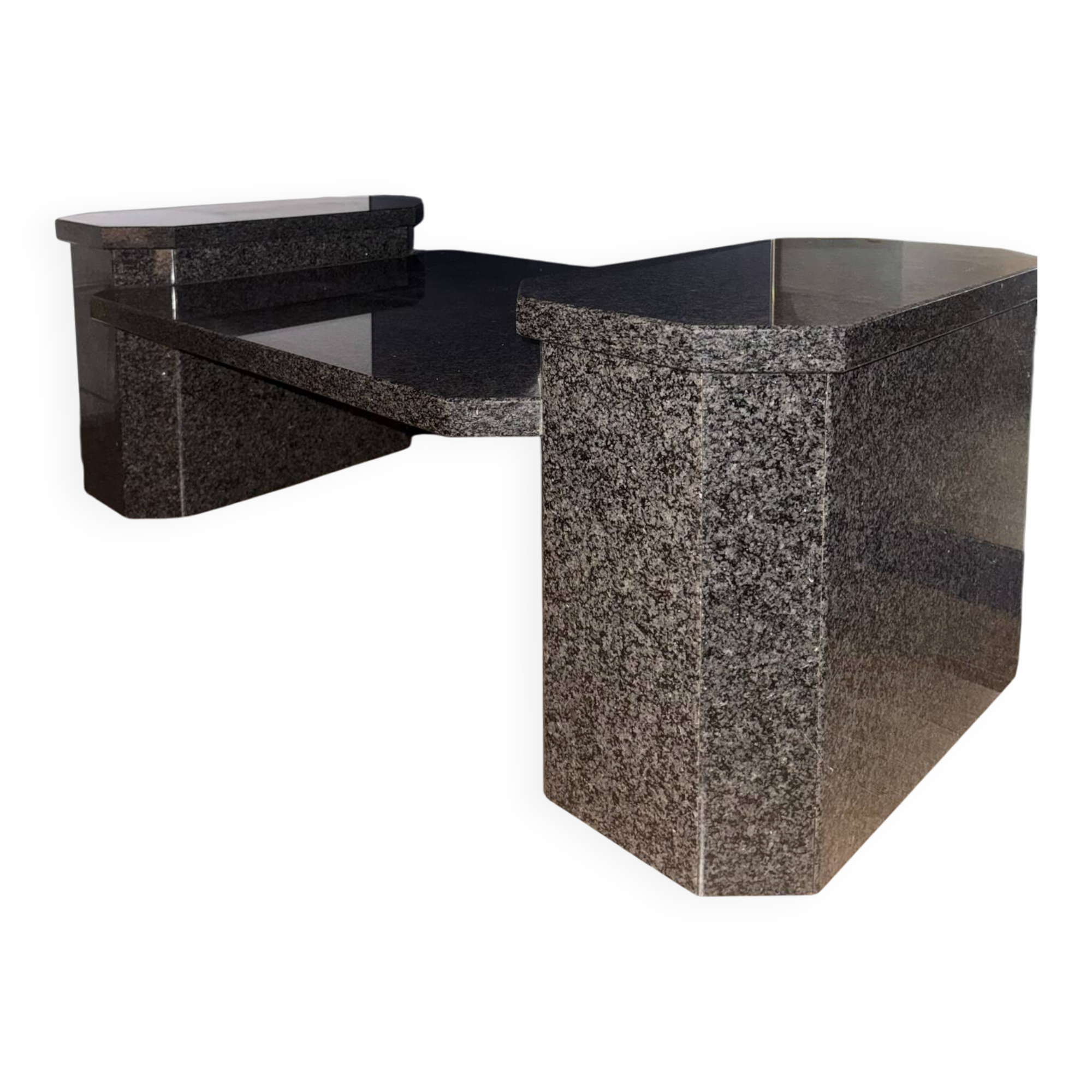Table basse en granit massif – Style postmoderne, années