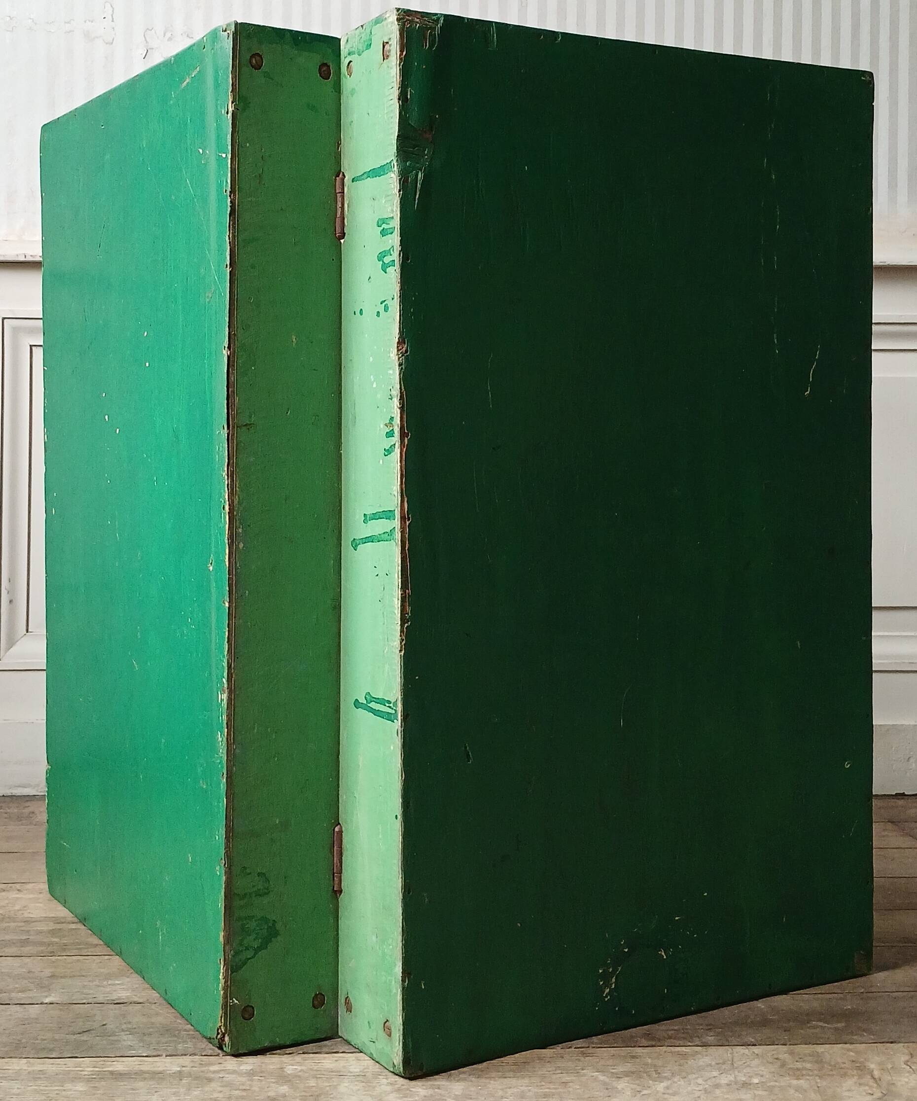 Green folding wooden table/suitcase