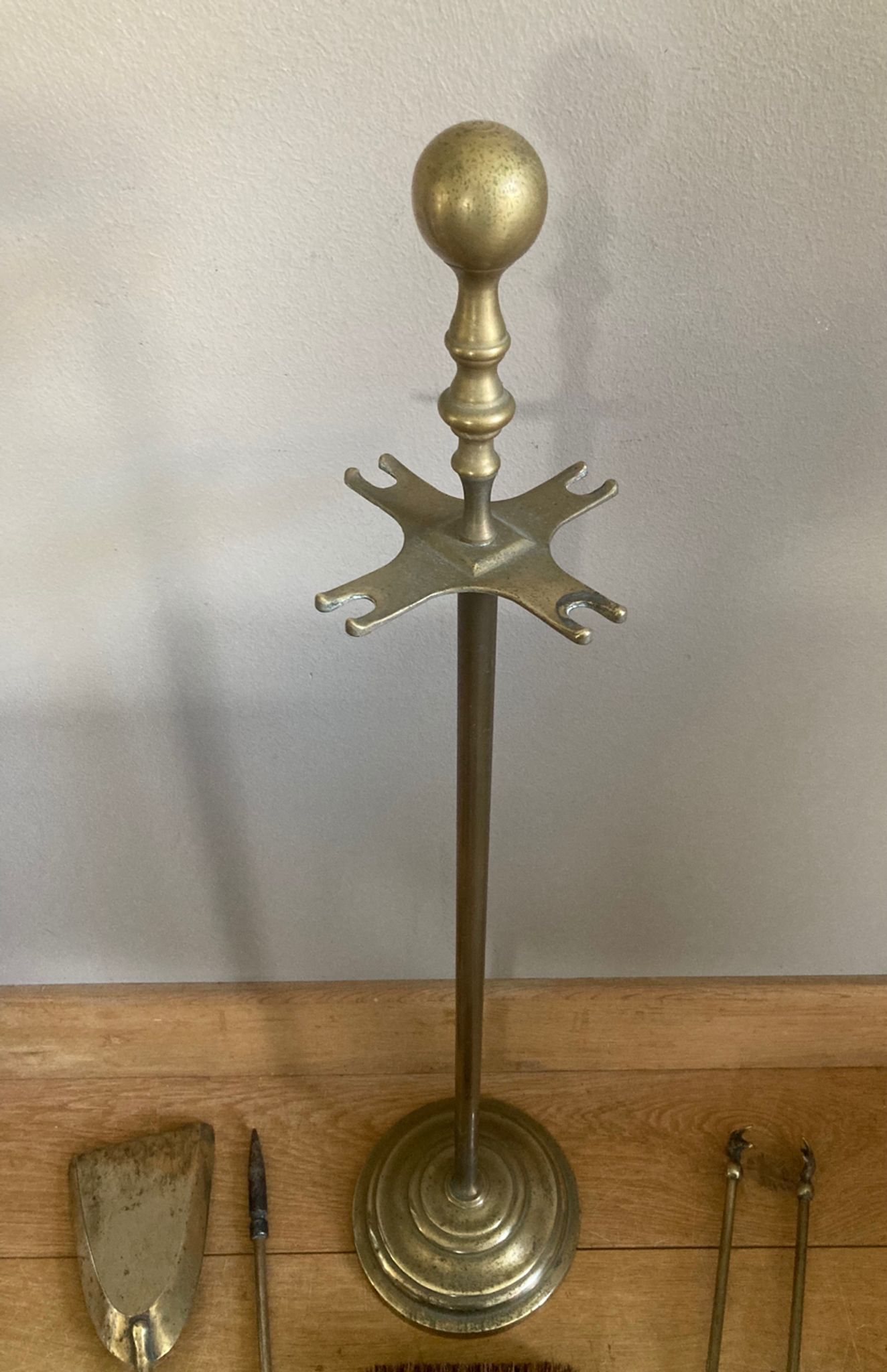 Servant of brass fireplace period mid-twentieth century, Pic shovel, claw pliers ..