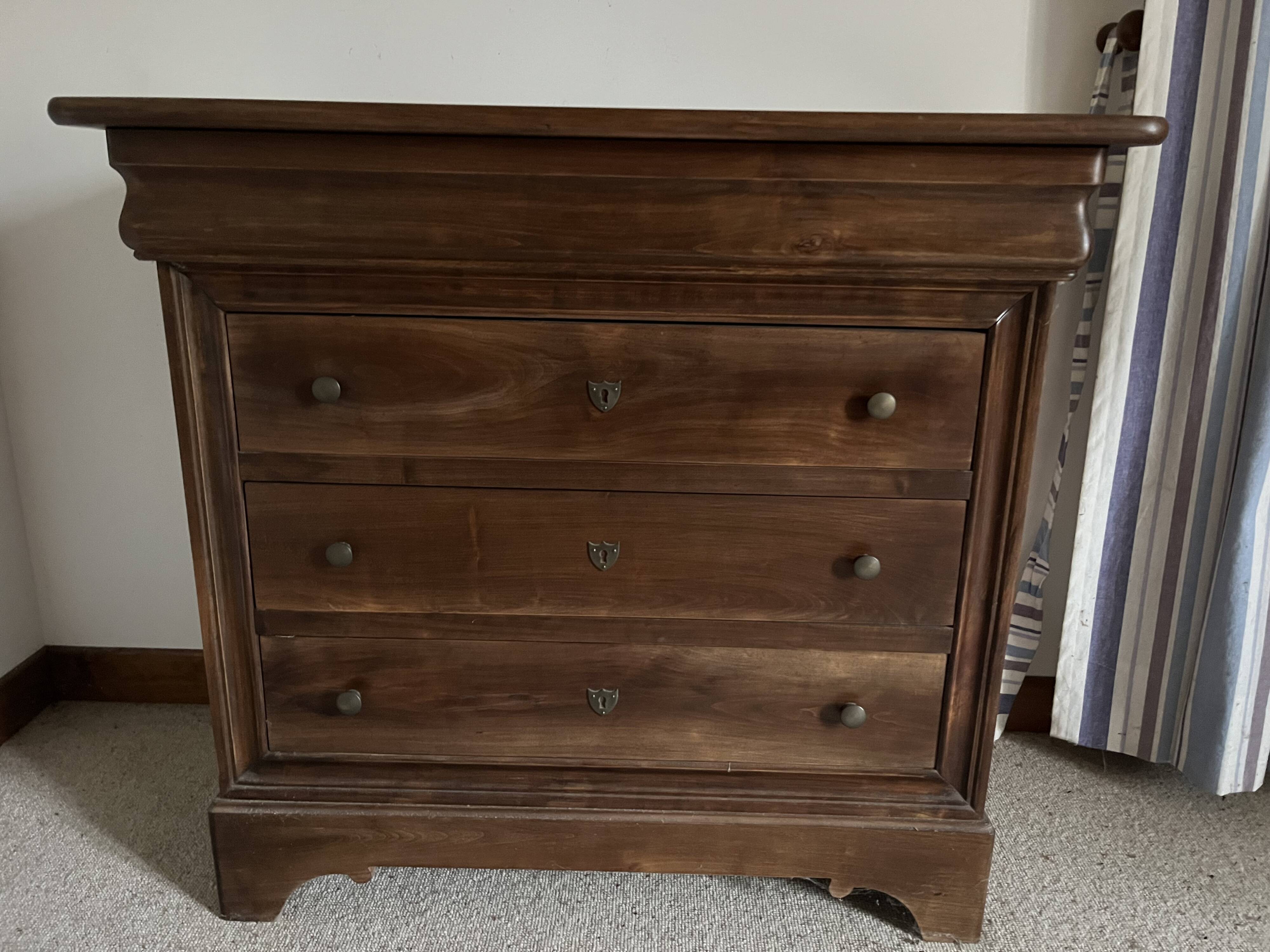 Antique Commode Style