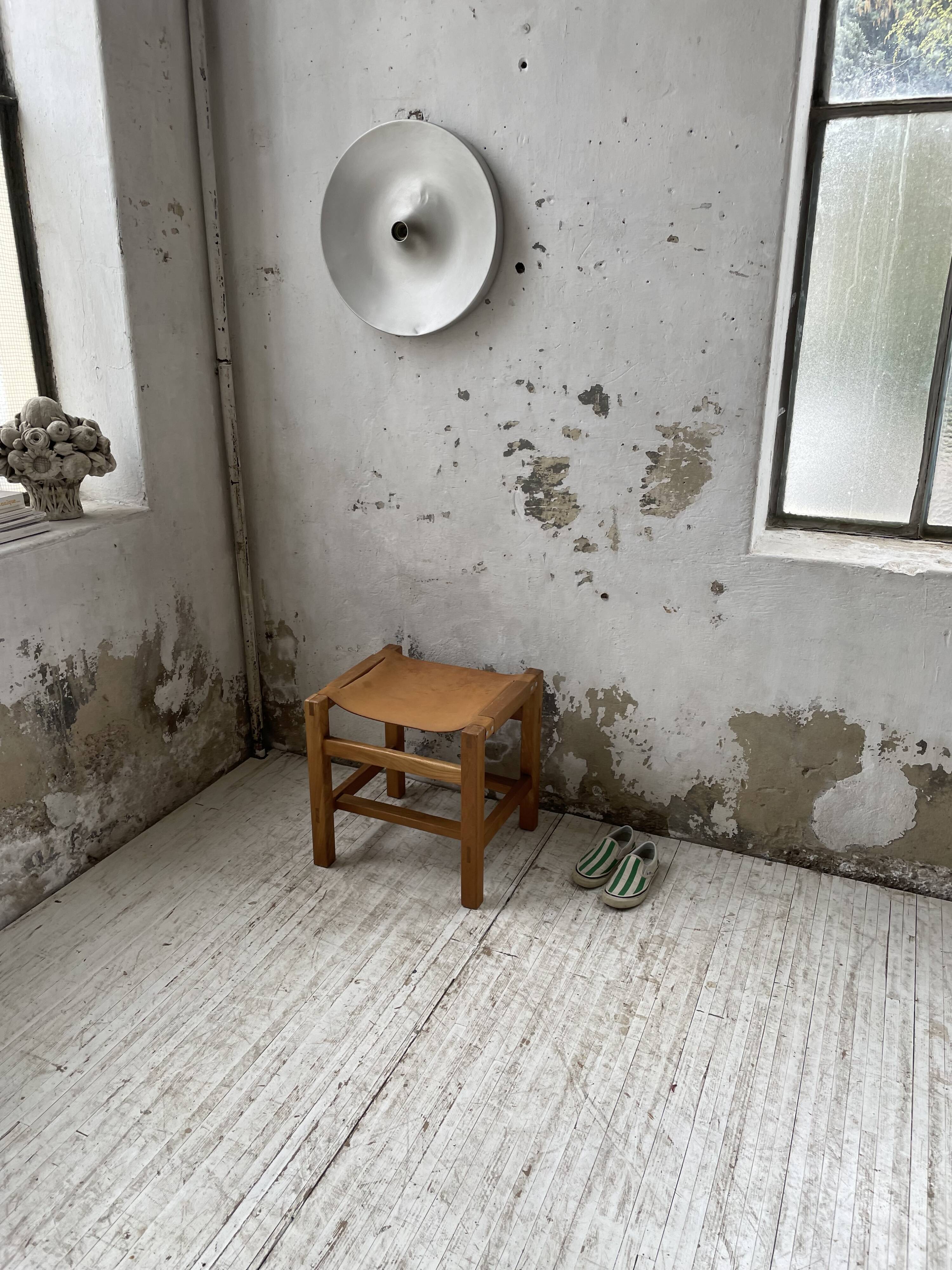 Solid elm and leather stool Maison Regain