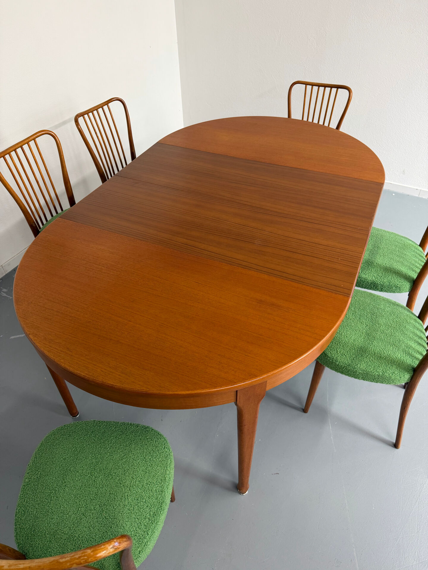 Extendable round teak table French design TV furniture Paris 1960