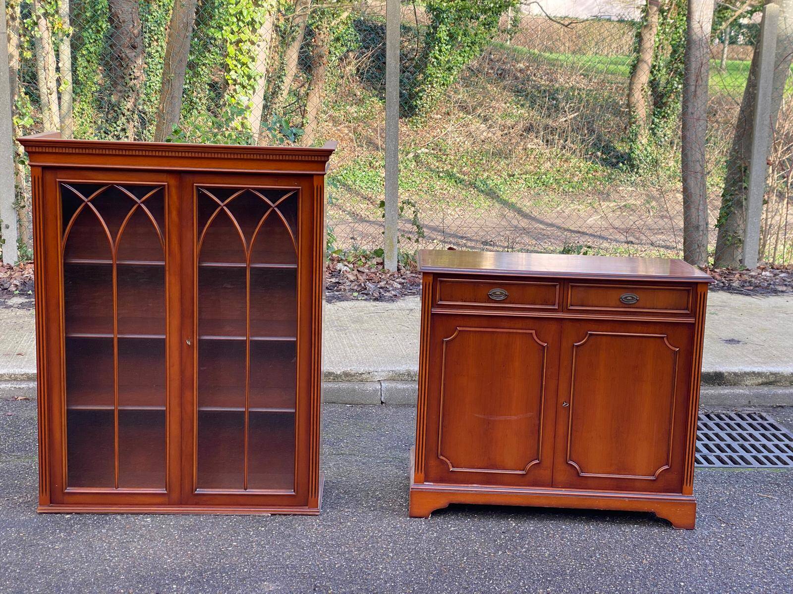 English display cabinet with 2 doors, mahogany imitation, 1990.