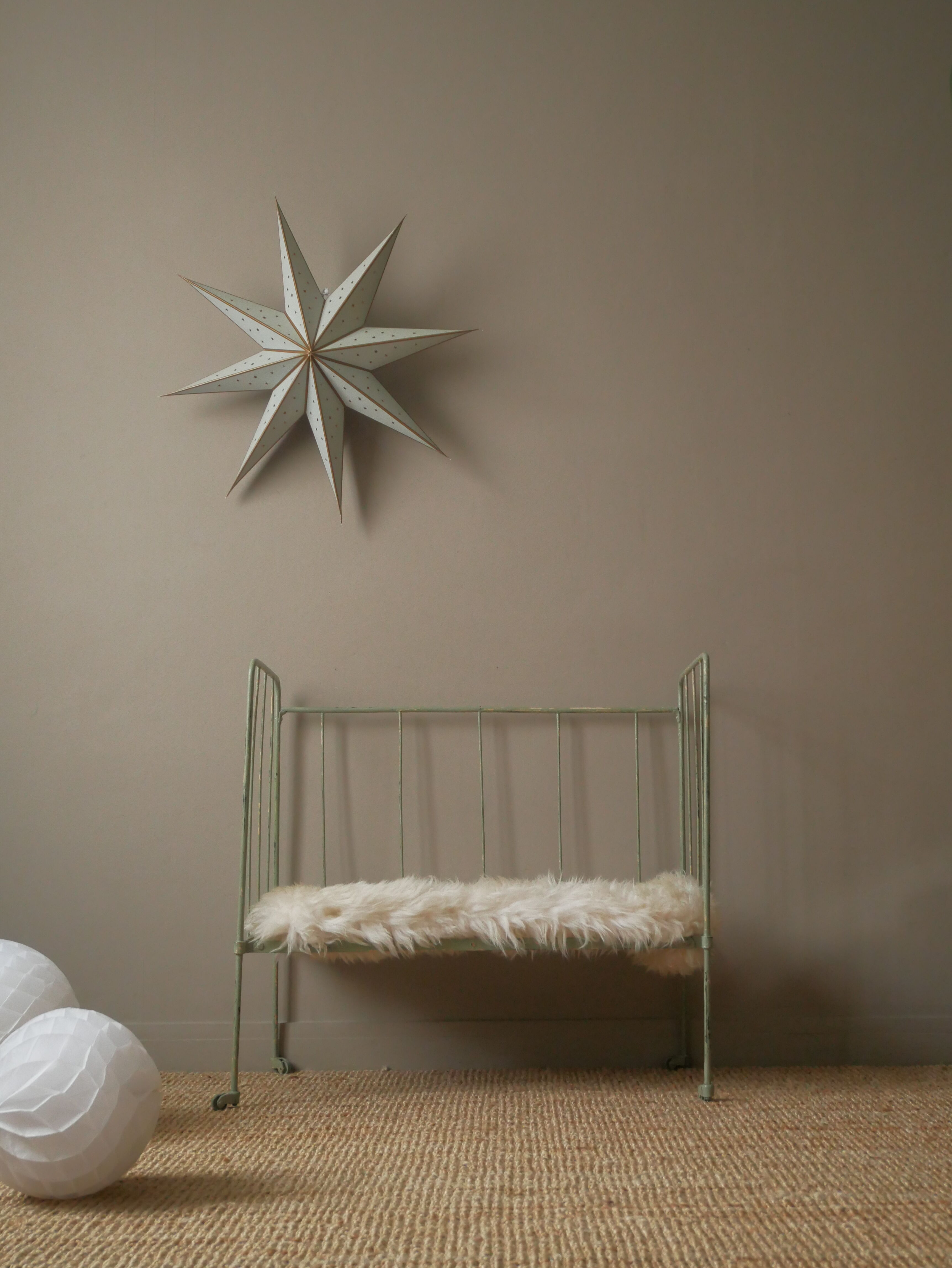 Vintage metal daybed for children