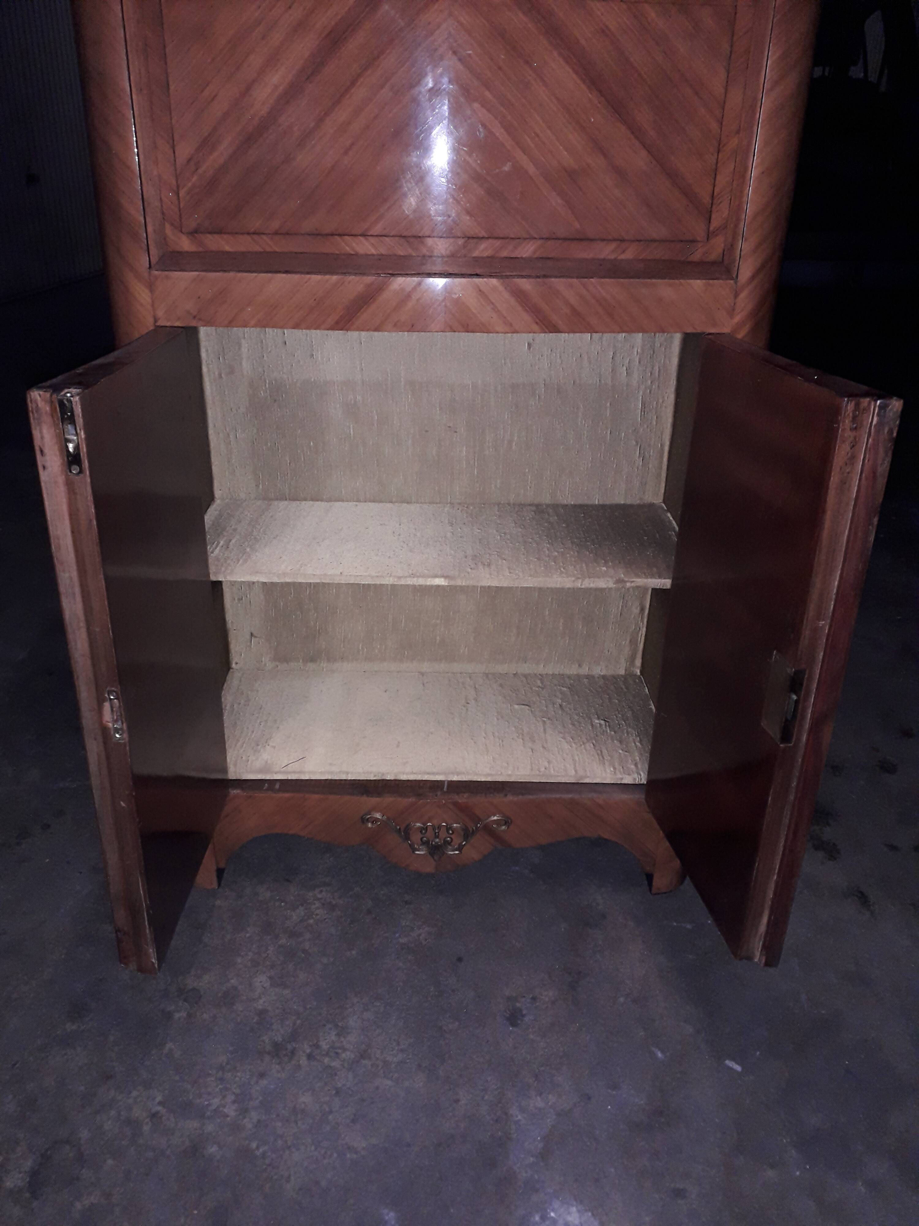 Pretty lady Secretary in tackling