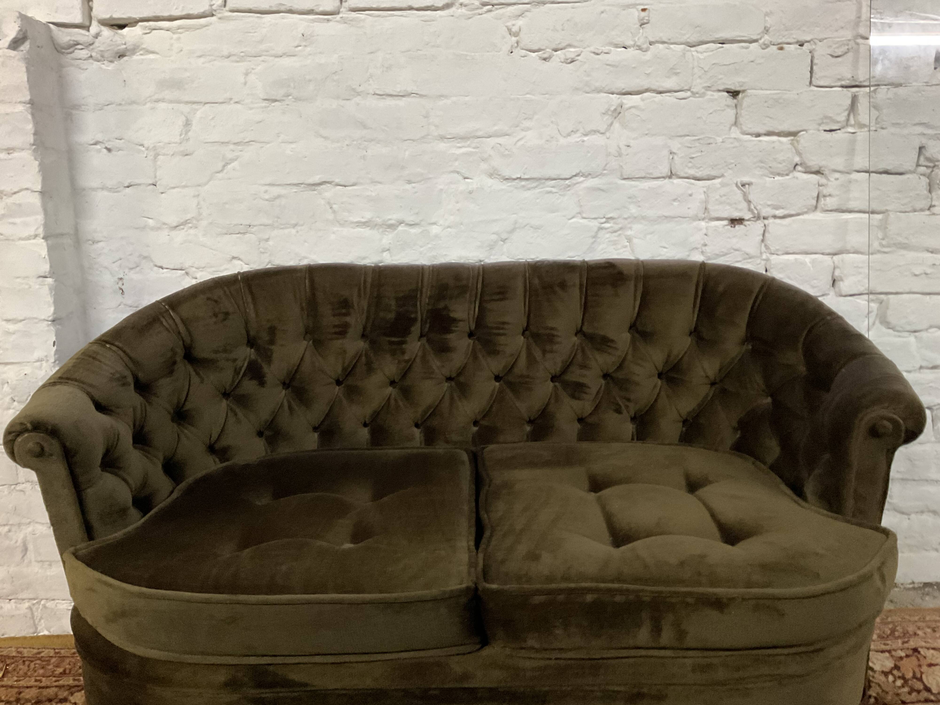Vintage toad sofa from the 50s-60s in green velvet