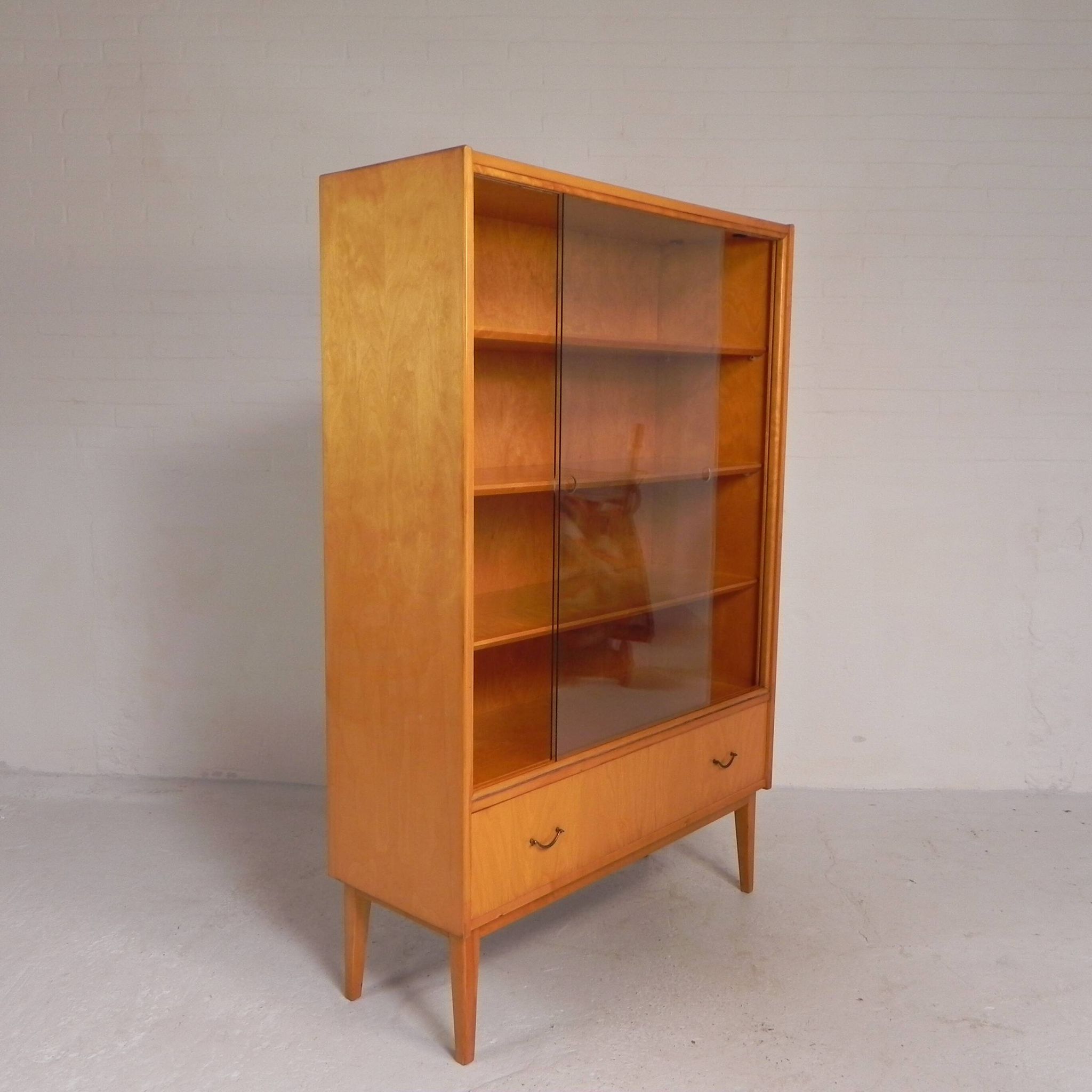 Vintage display cabinet with 2 sliding glass doors and 1 drawer, 1950s.