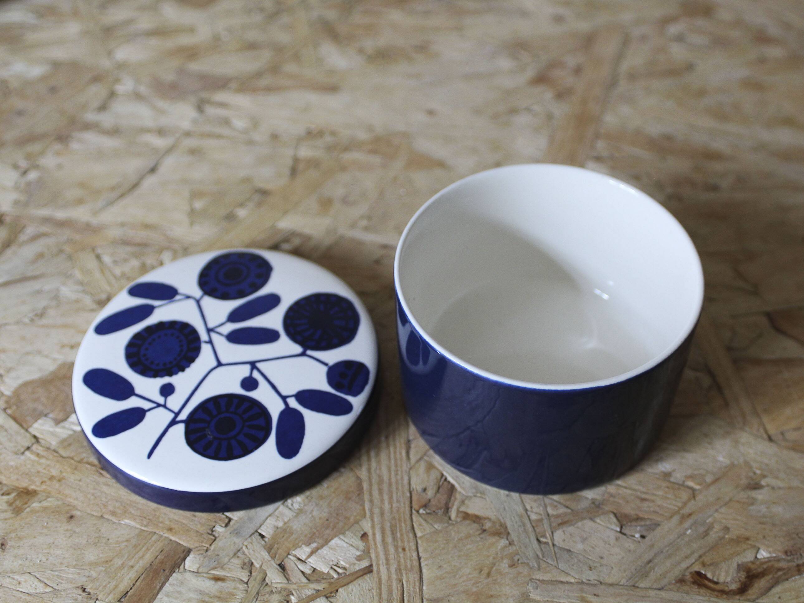Set of 7 small plates and a pot Melitta Stockholm