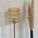 Lampe à poser avec un globe strié doré ancien vintage et un pied doré