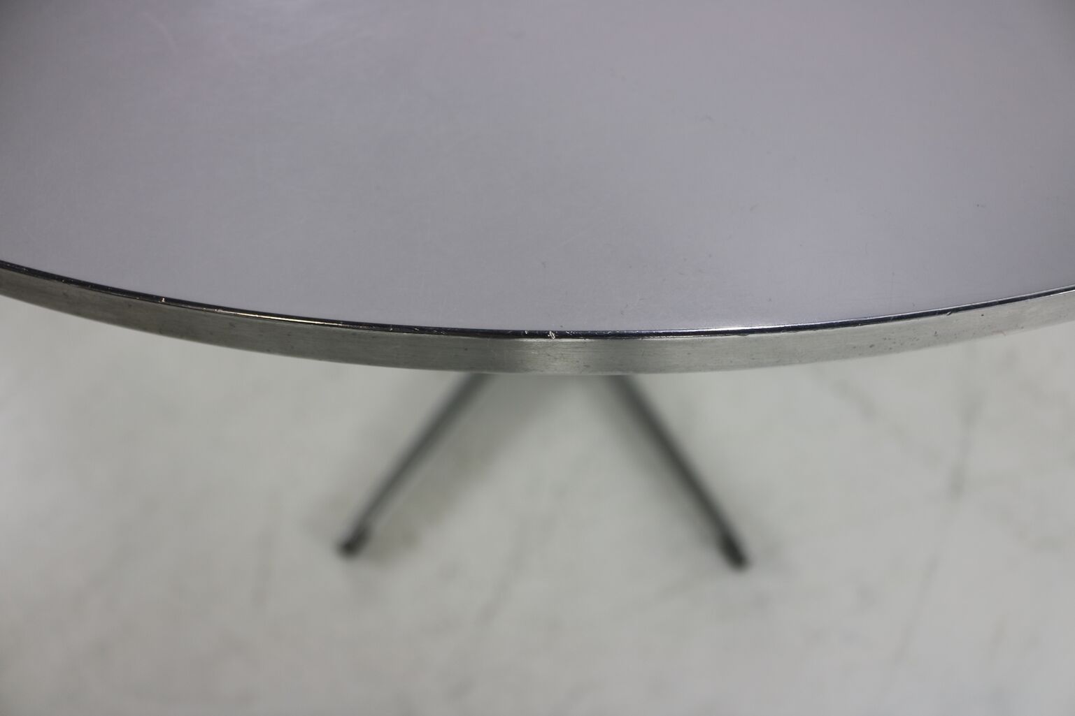 Fritz hansen dining table by arne jacobsen