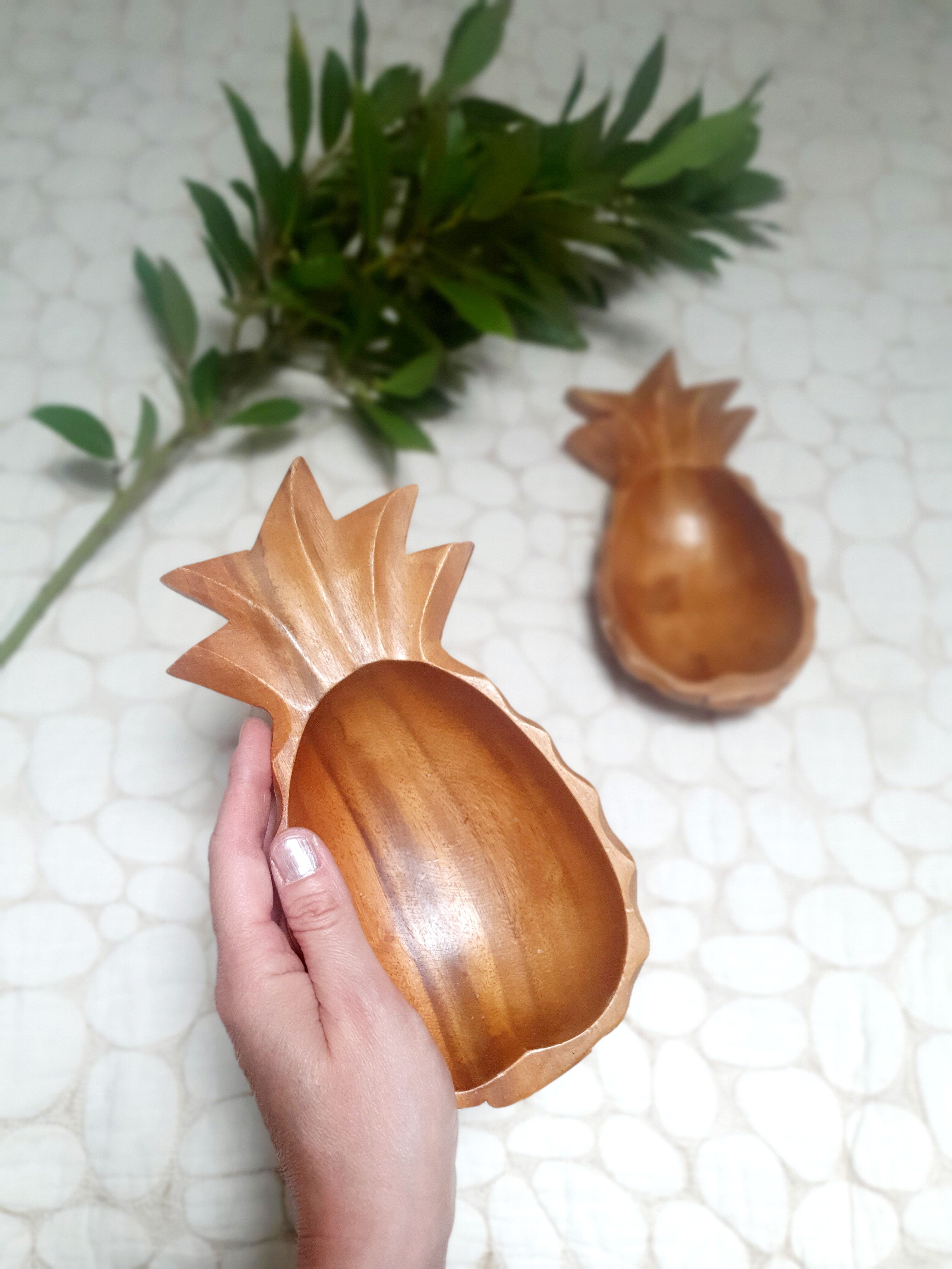 Wooden pineapple raviers